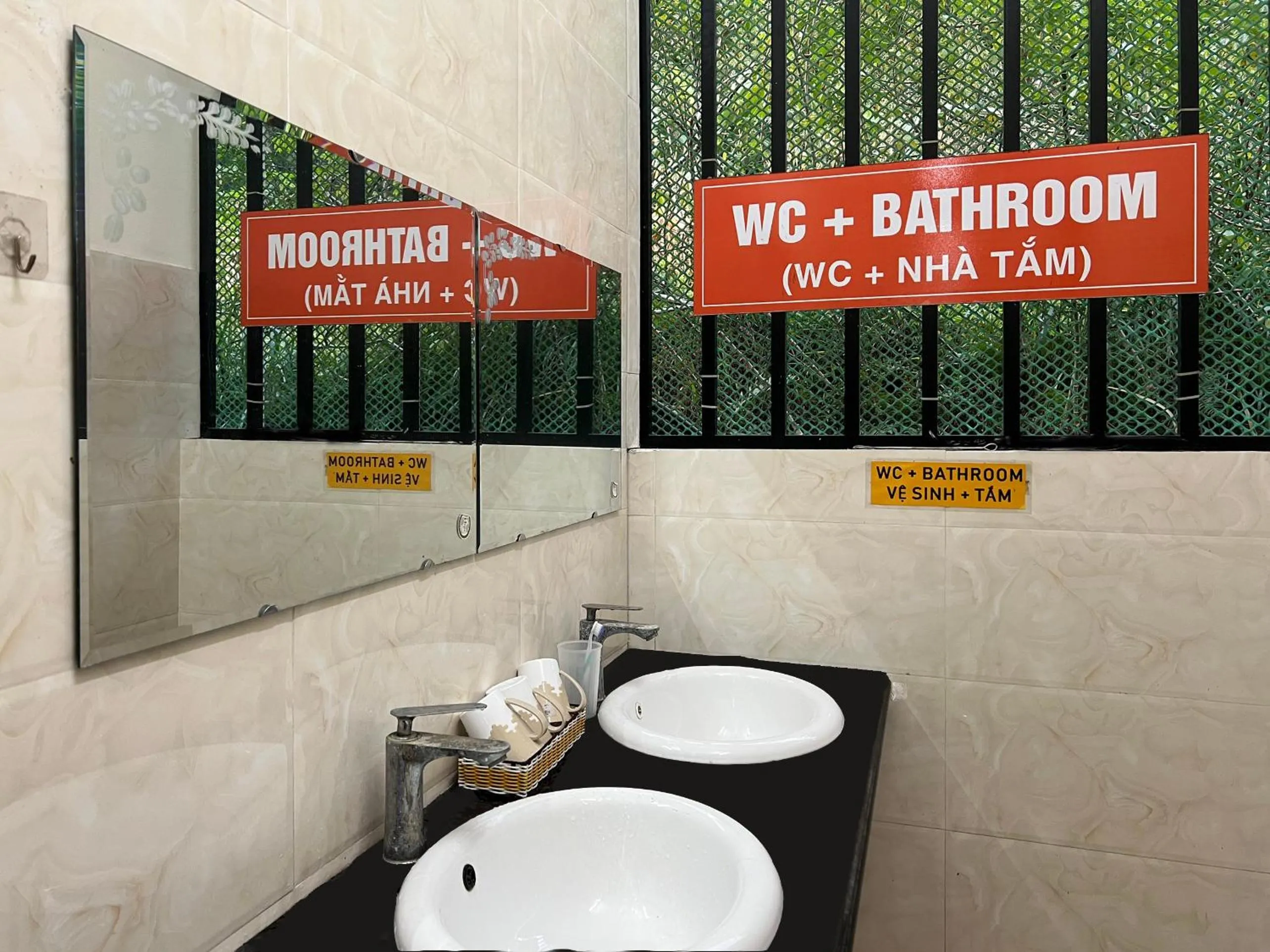 Toilet in Ha Giang Ali Hostel