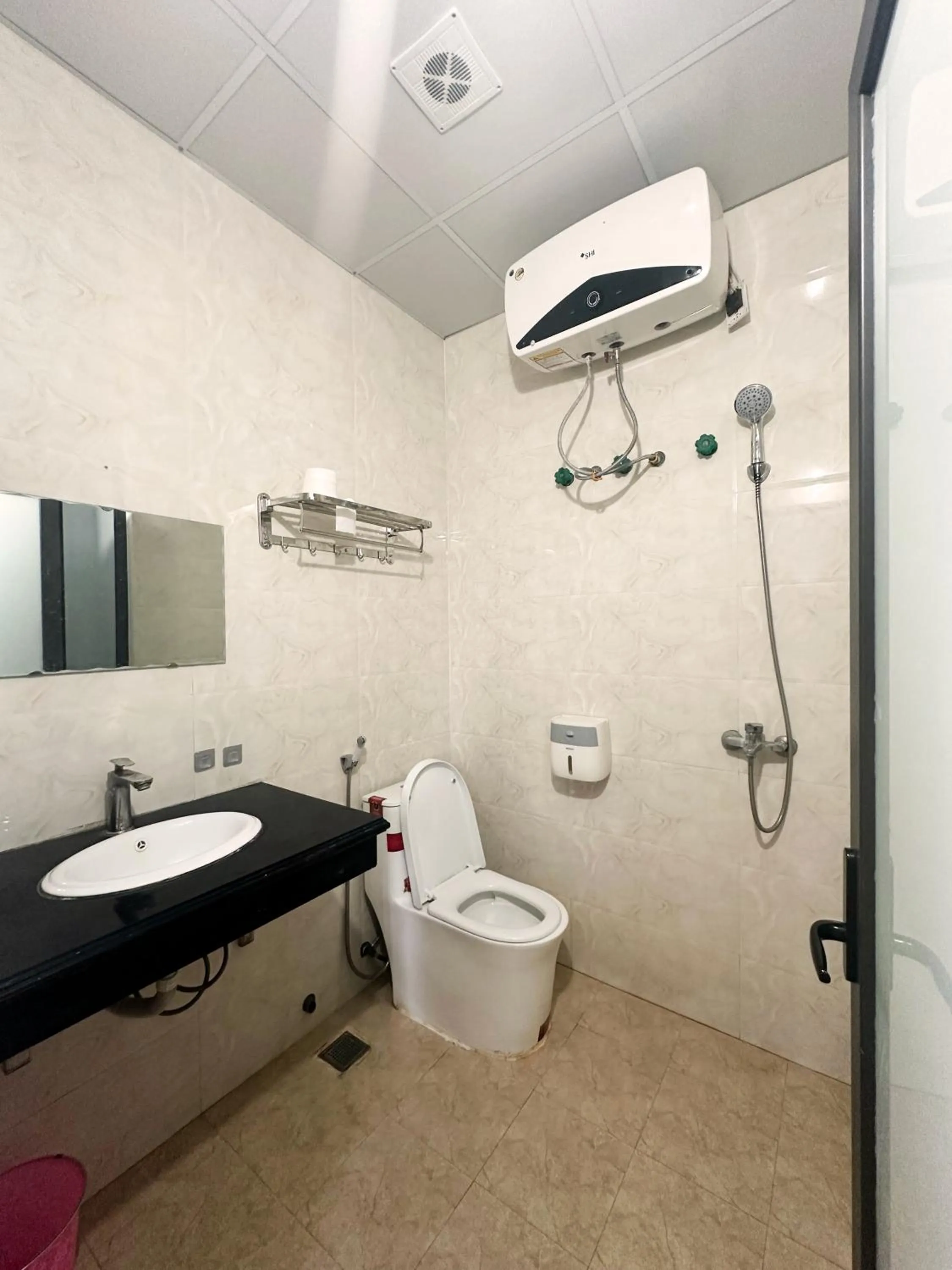 Toilet in Ha Giang Ali Hostel