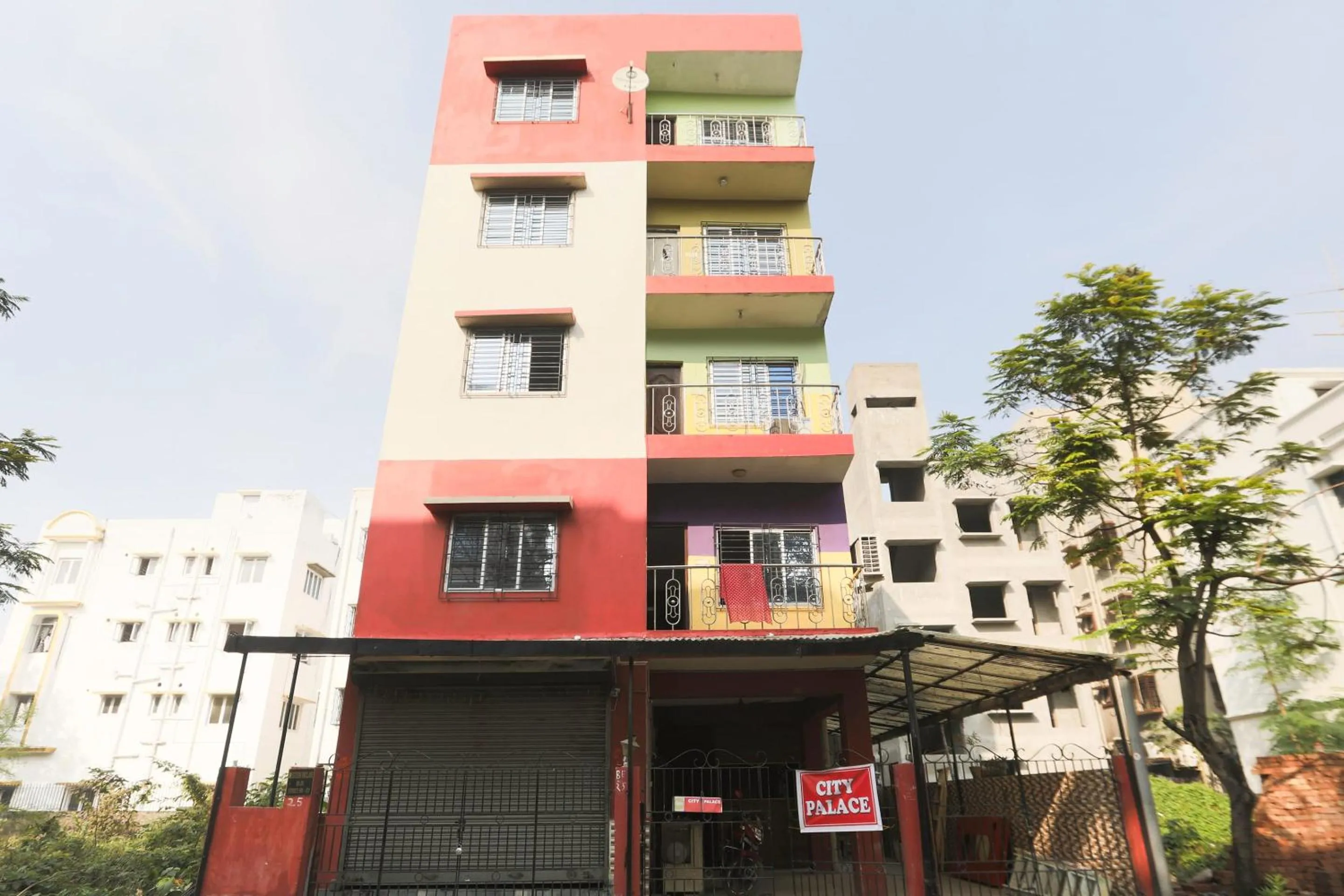 Facade/entrance in Hotel O City Palace