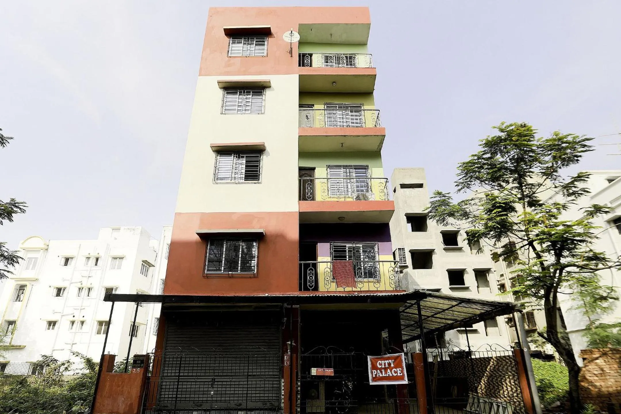 Facade/entrance in Hotel O City Palace