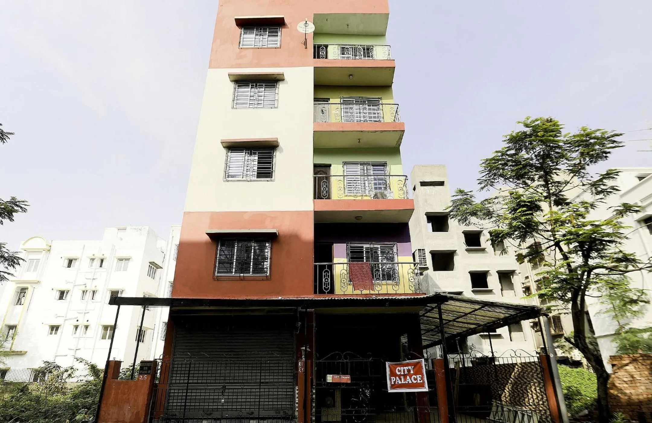 Facade/entrance in Hotel O City Palace