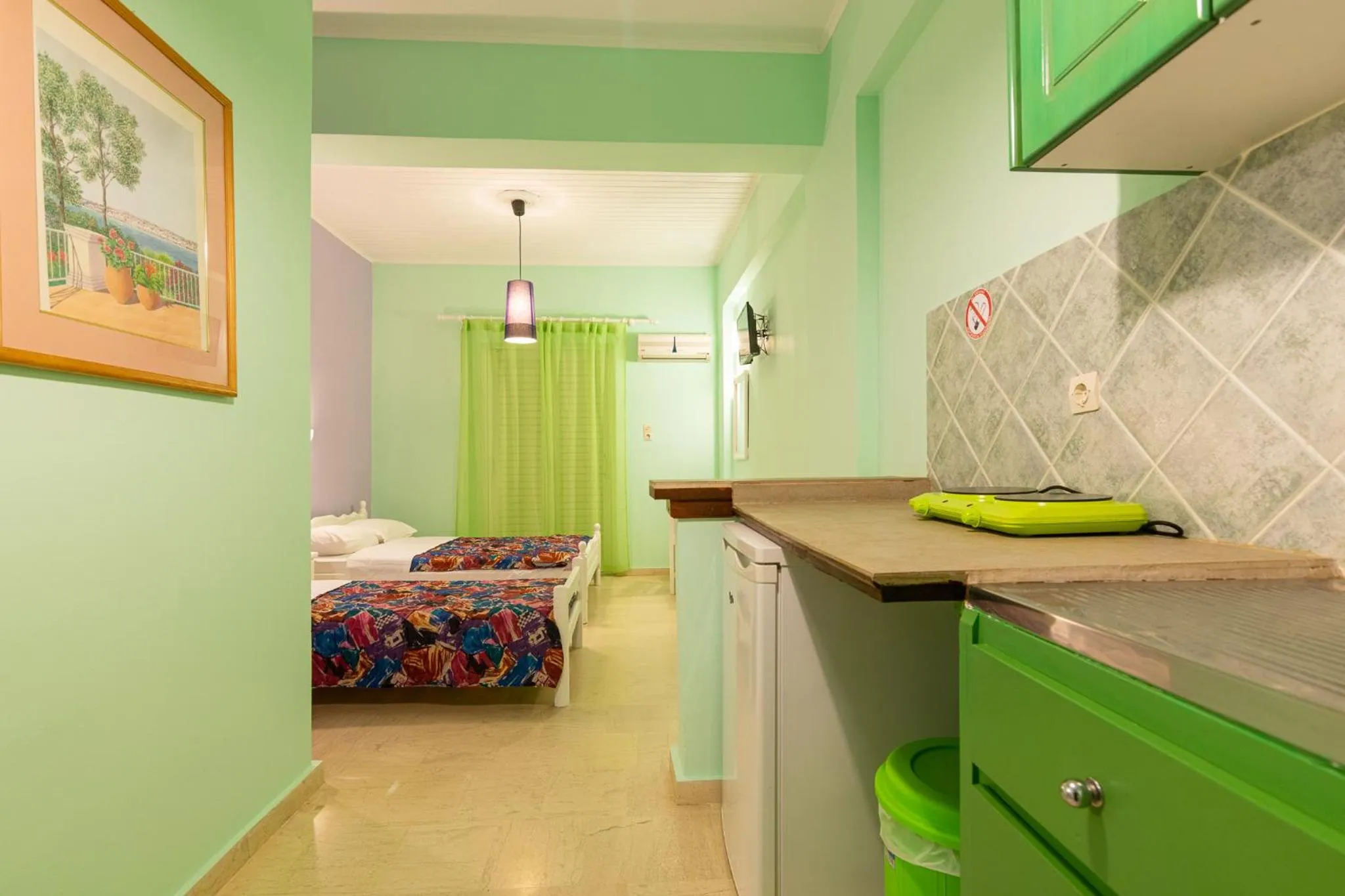 Bed in Ni-Mar Studios & Apartments