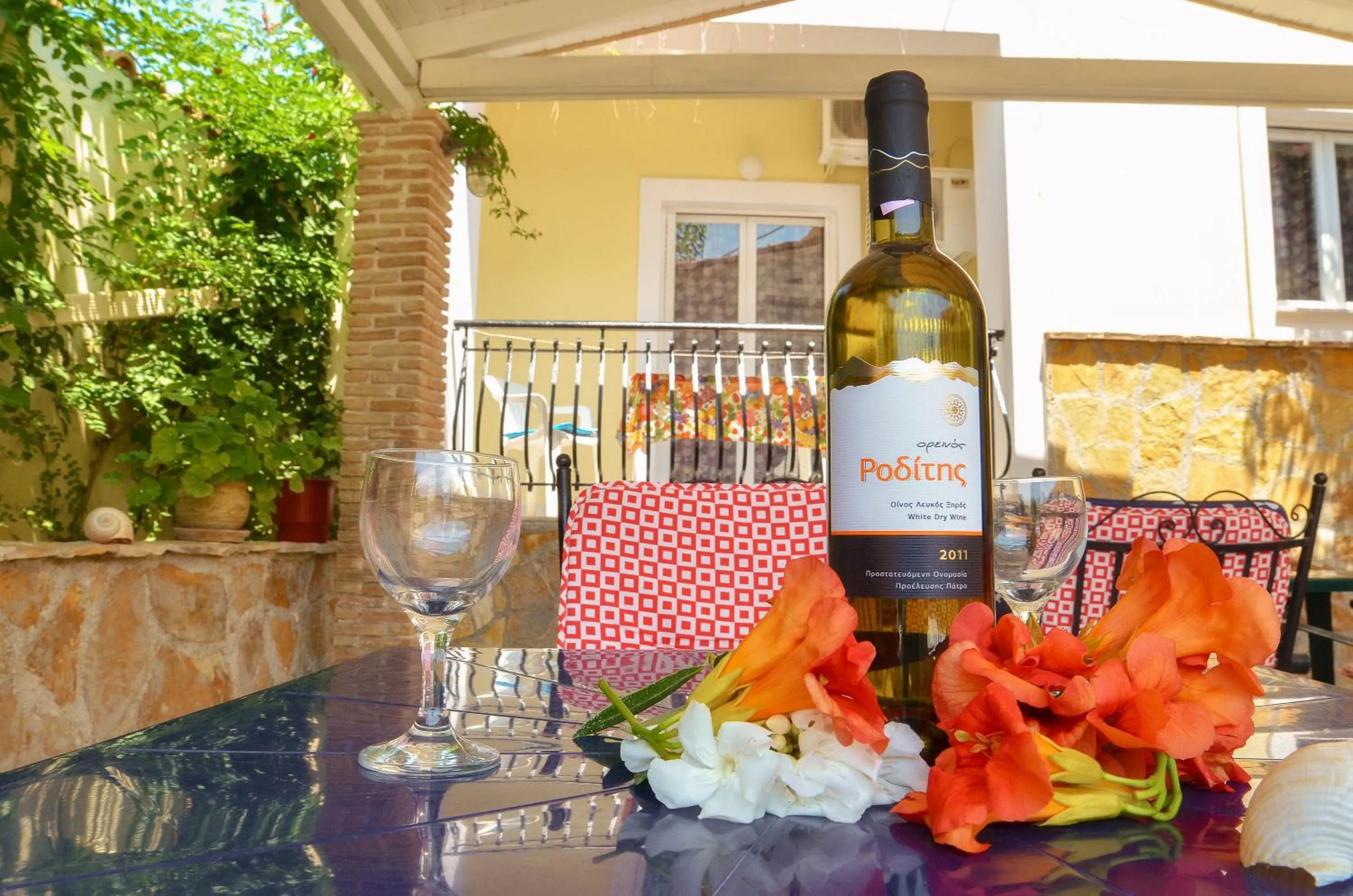 Patio in Ni-Mar Studios & Apartments