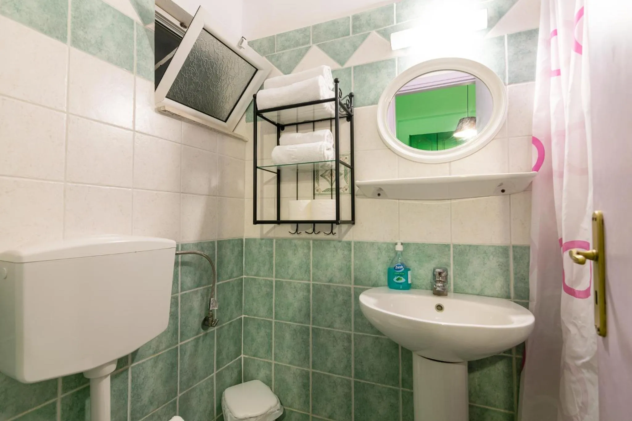 Bathroom in Ni-Mar Studios & Apartments