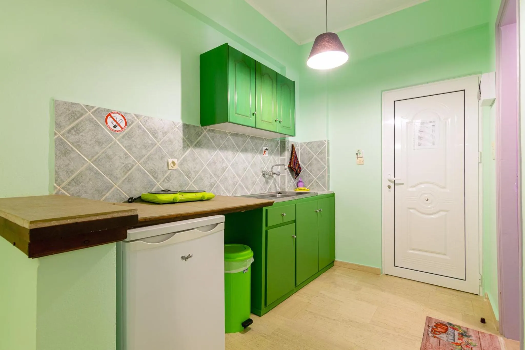 Kitchen or kitchenette in Ni-Mar Studios & Apartments