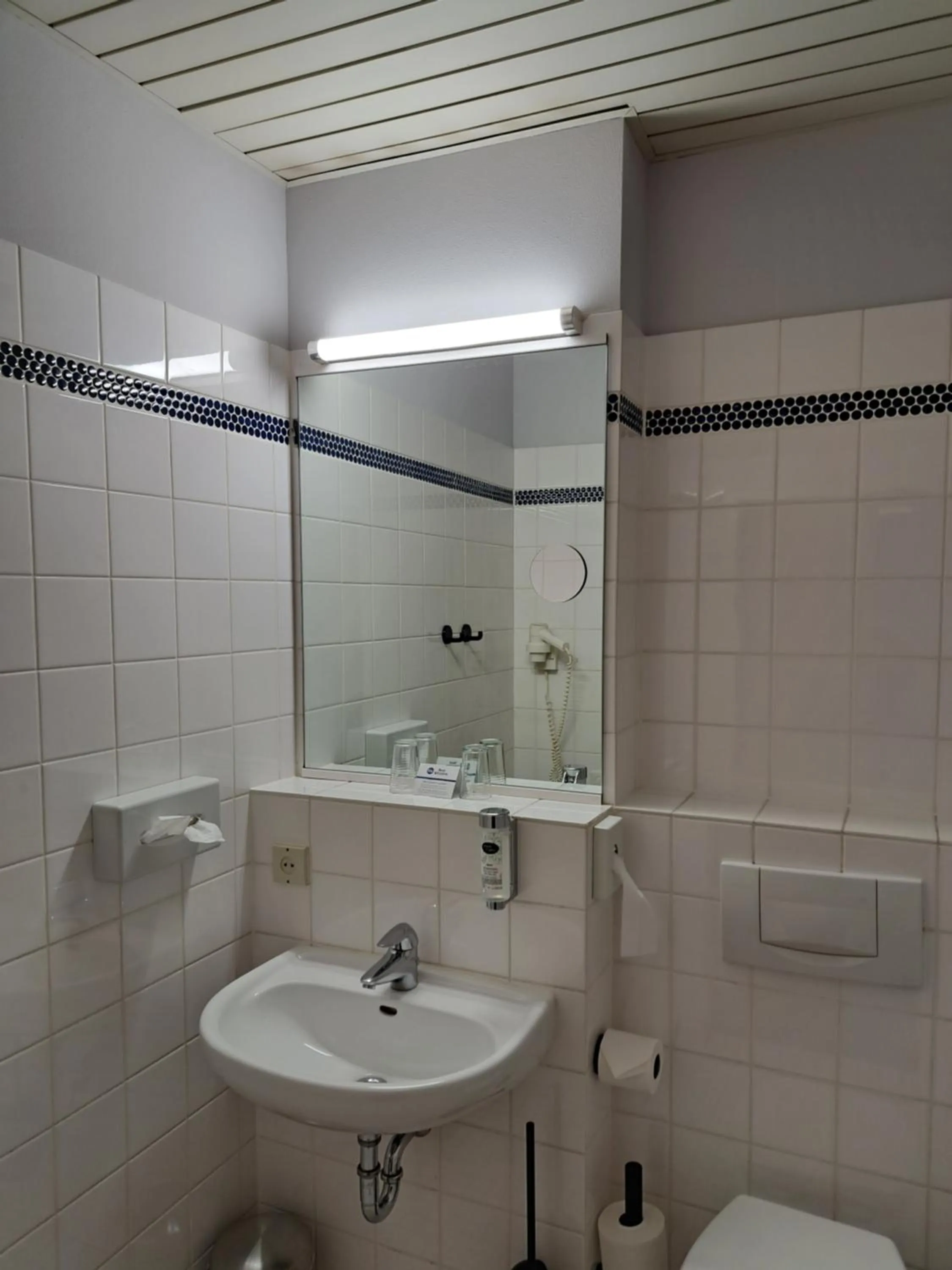 Bathroom in Best Western Comfort Business Hotel Düsseldorf-Neuss