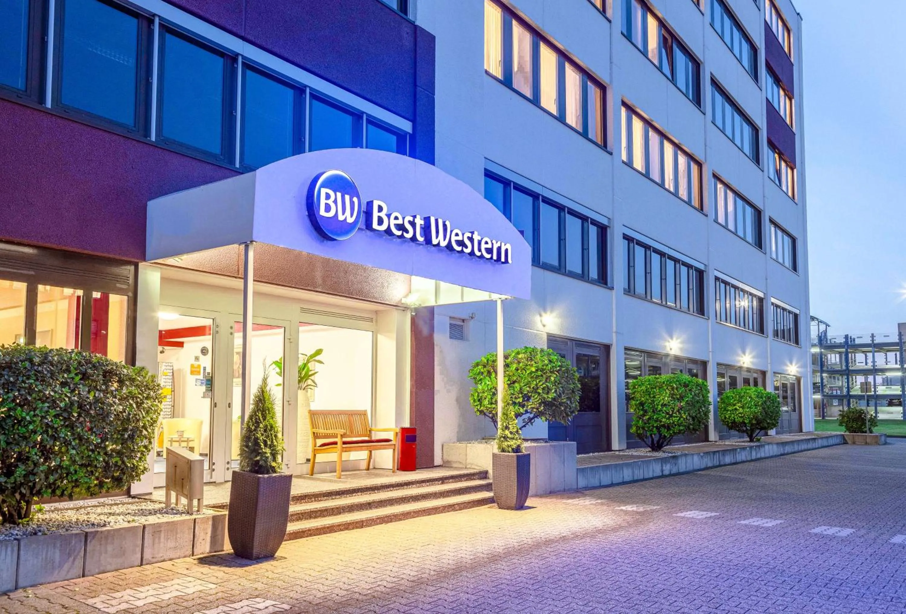 Property building in Best Western Comfort Business Hotel Düsseldorf-Neuss