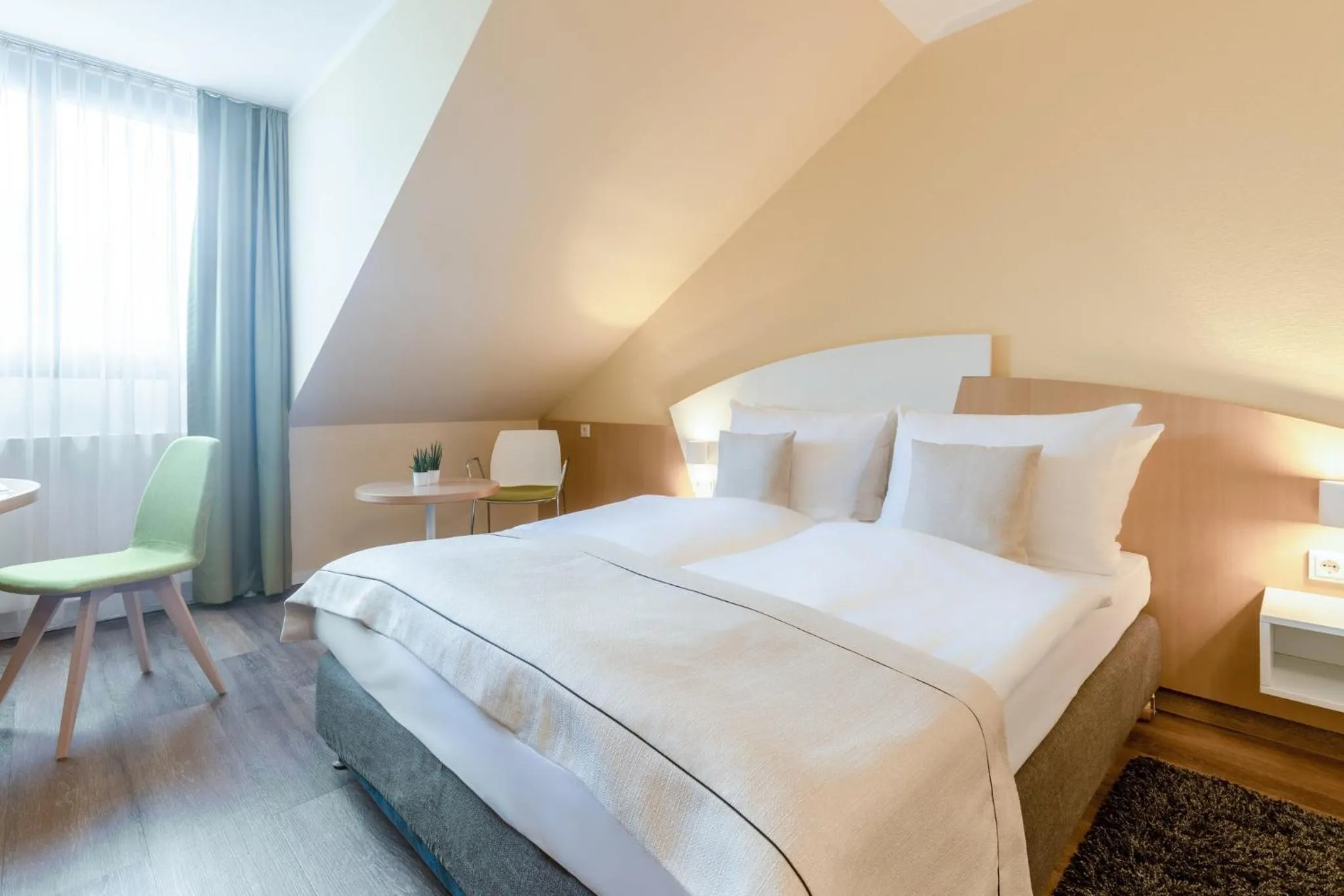 Photo of the whole room, Bed in Garner Hotel Erlangen Süd by IHG