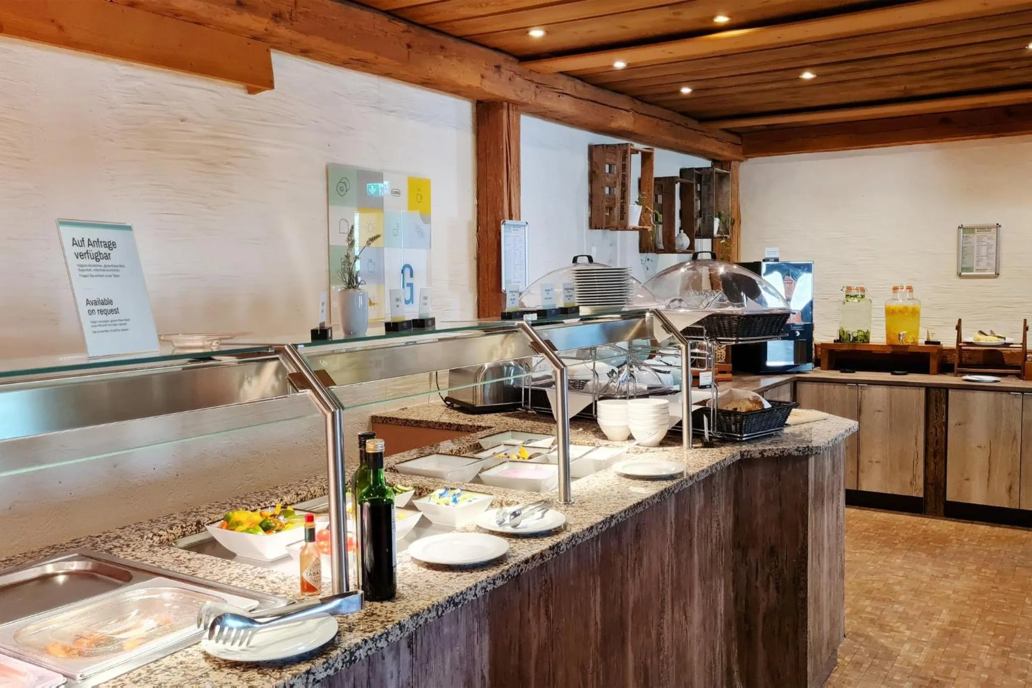 Restaurant/places to eat in Garner Hotel Erlangen Süd by IHG