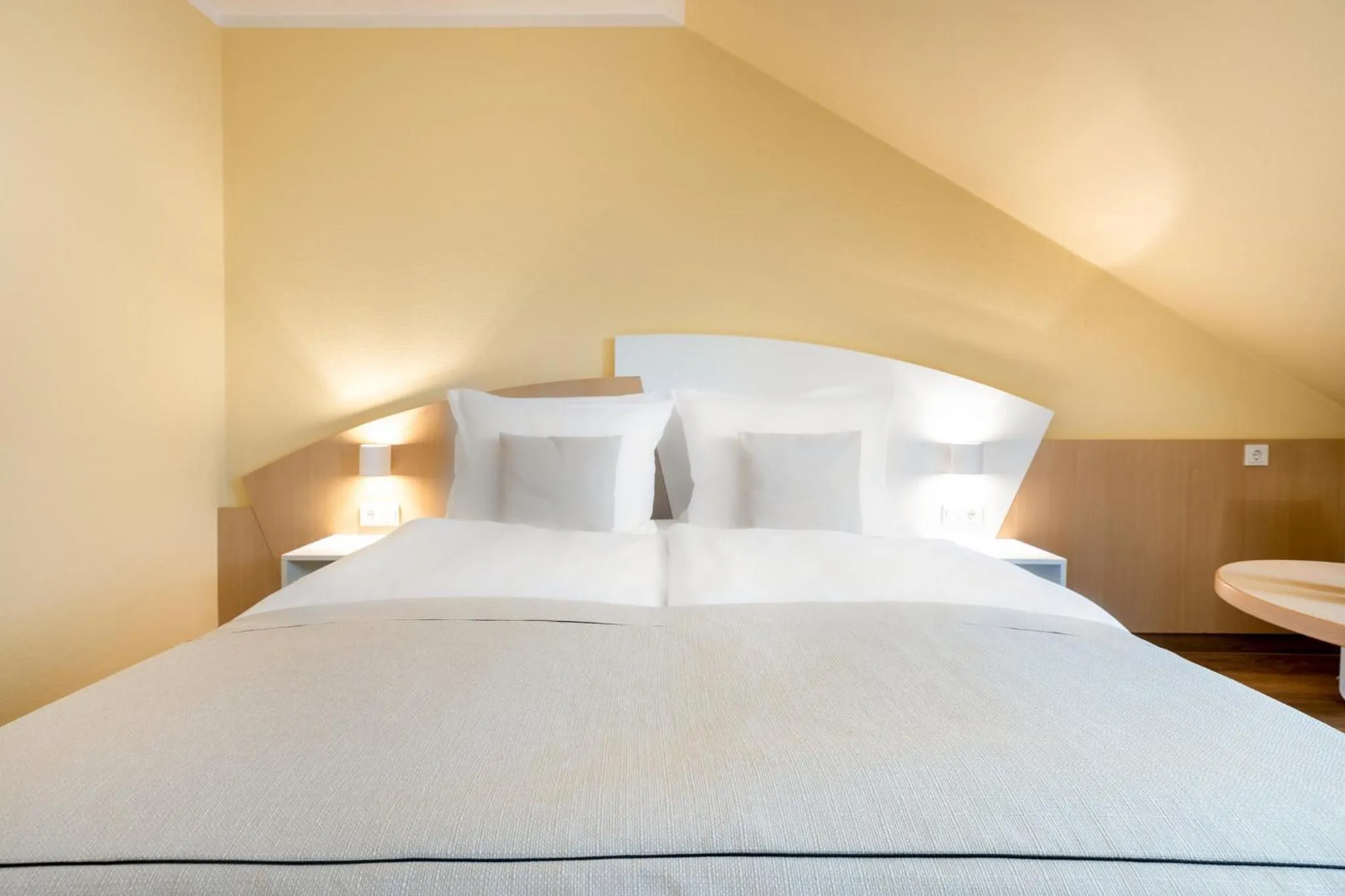 Photo of the whole room, Bed in Garner Hotel Erlangen Süd by IHG