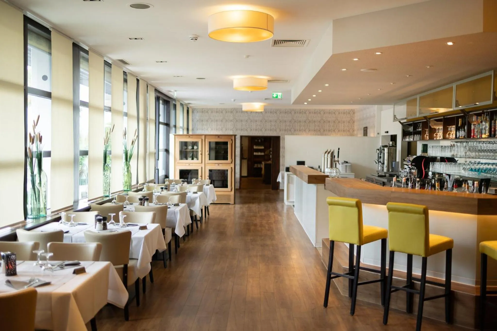 Restaurant/places to eat in Garner Hotel Erlangen Süd by IHG