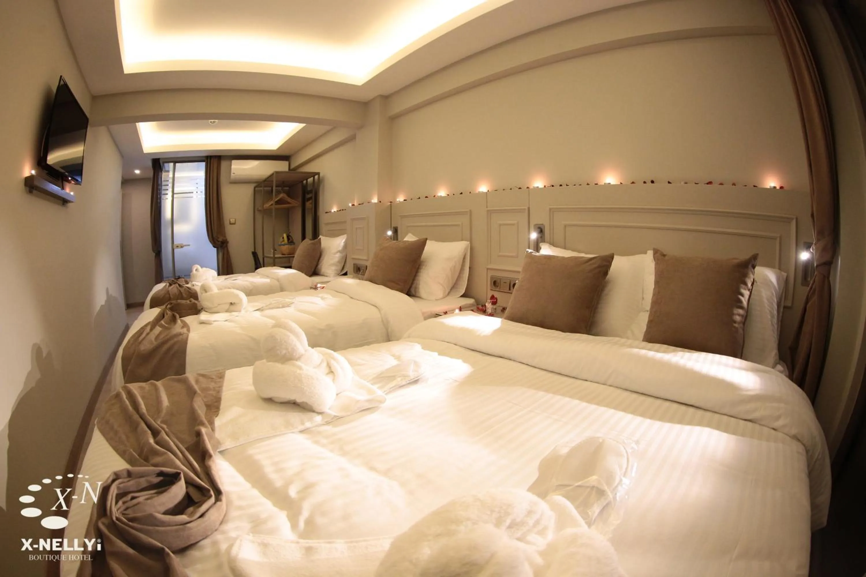 Bed in X-NELLYİ HOTEL