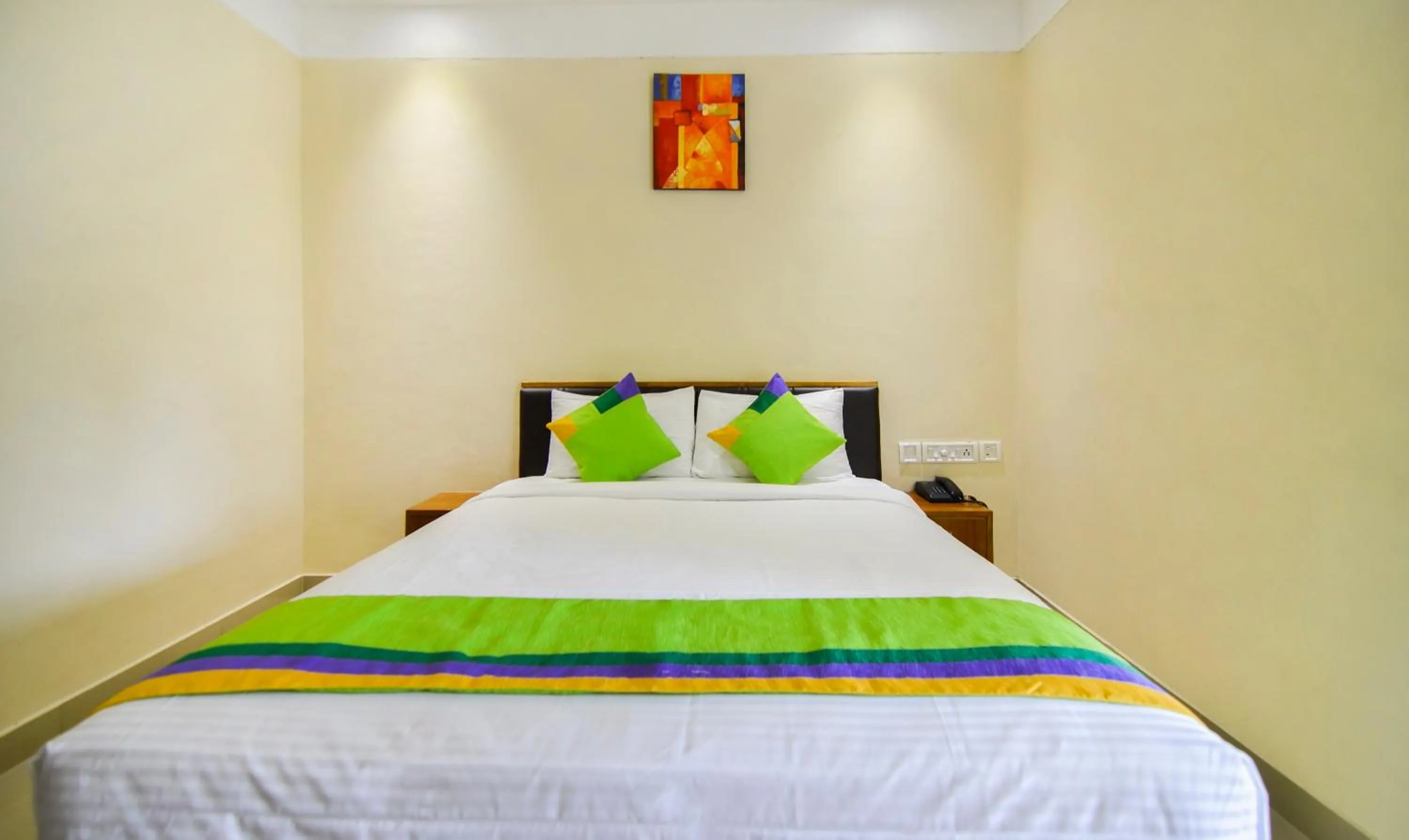 Bedroom, Bed in Itsy Hotels Platinum Inn