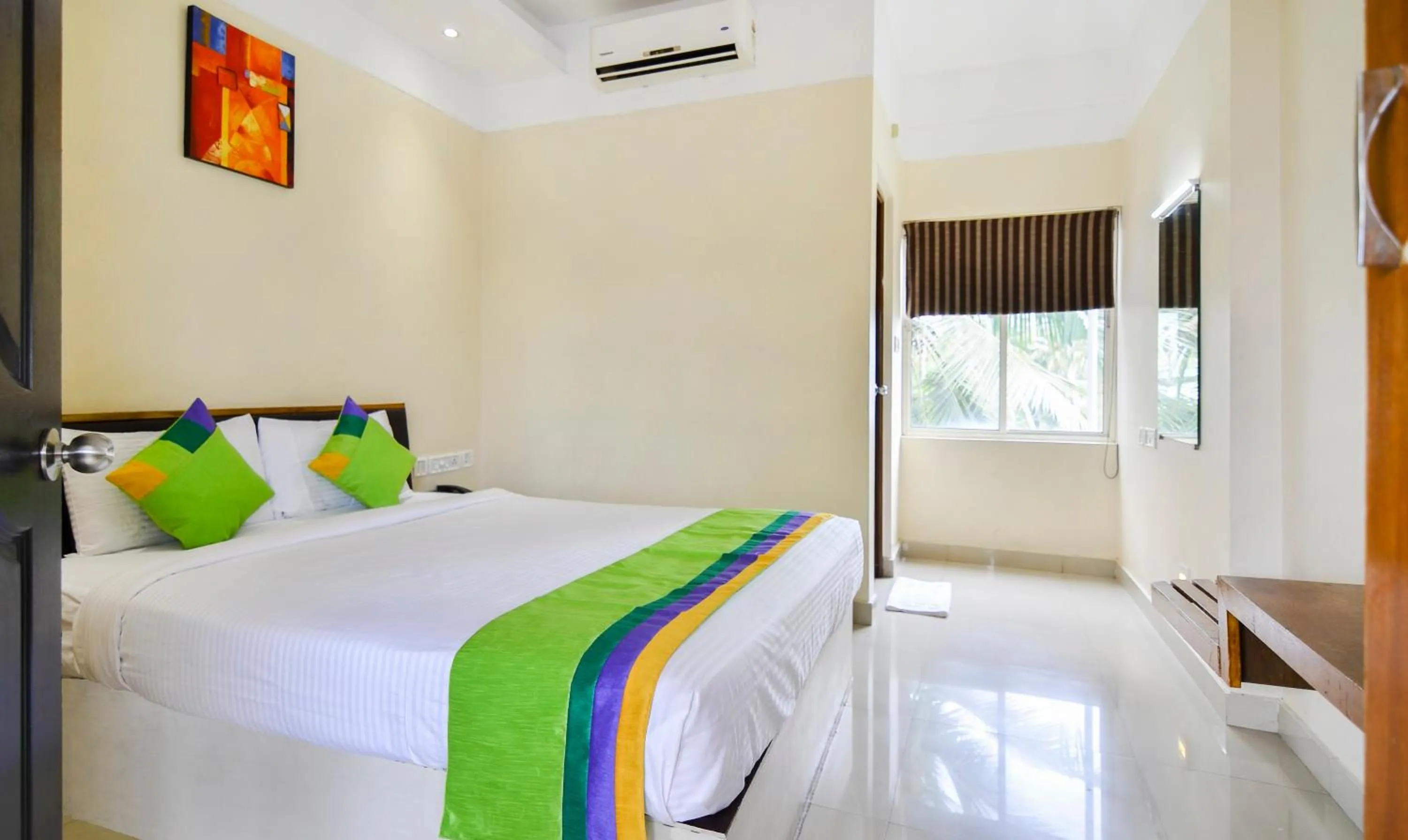 Bed in Itsy Hotels Platinum Inn