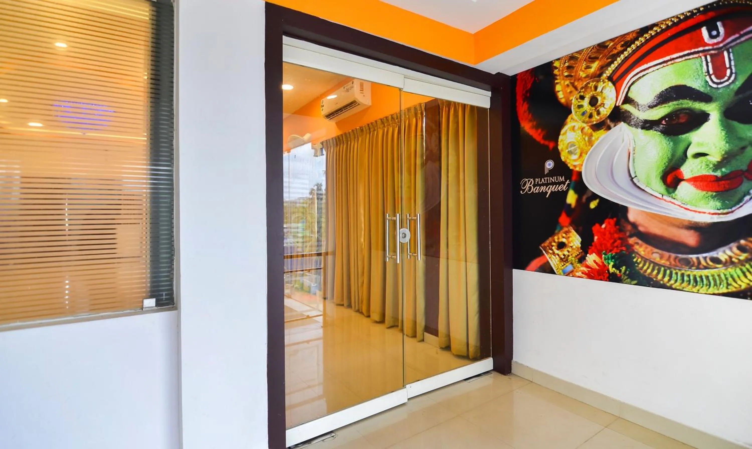 Facade/entrance in Itsy Hotels Platinum Inn