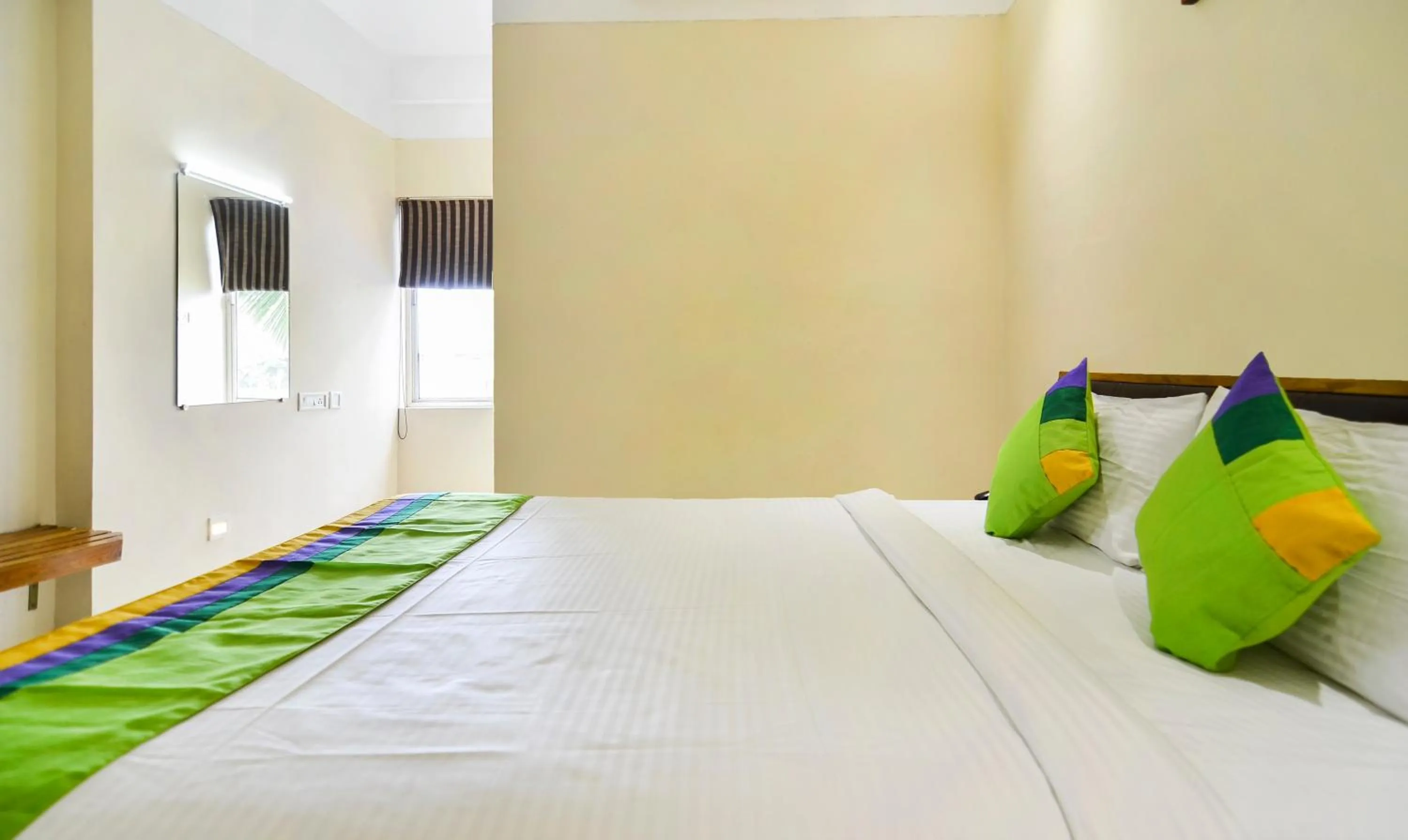 Bedroom, Bed in Itsy Hotels Platinum Inn