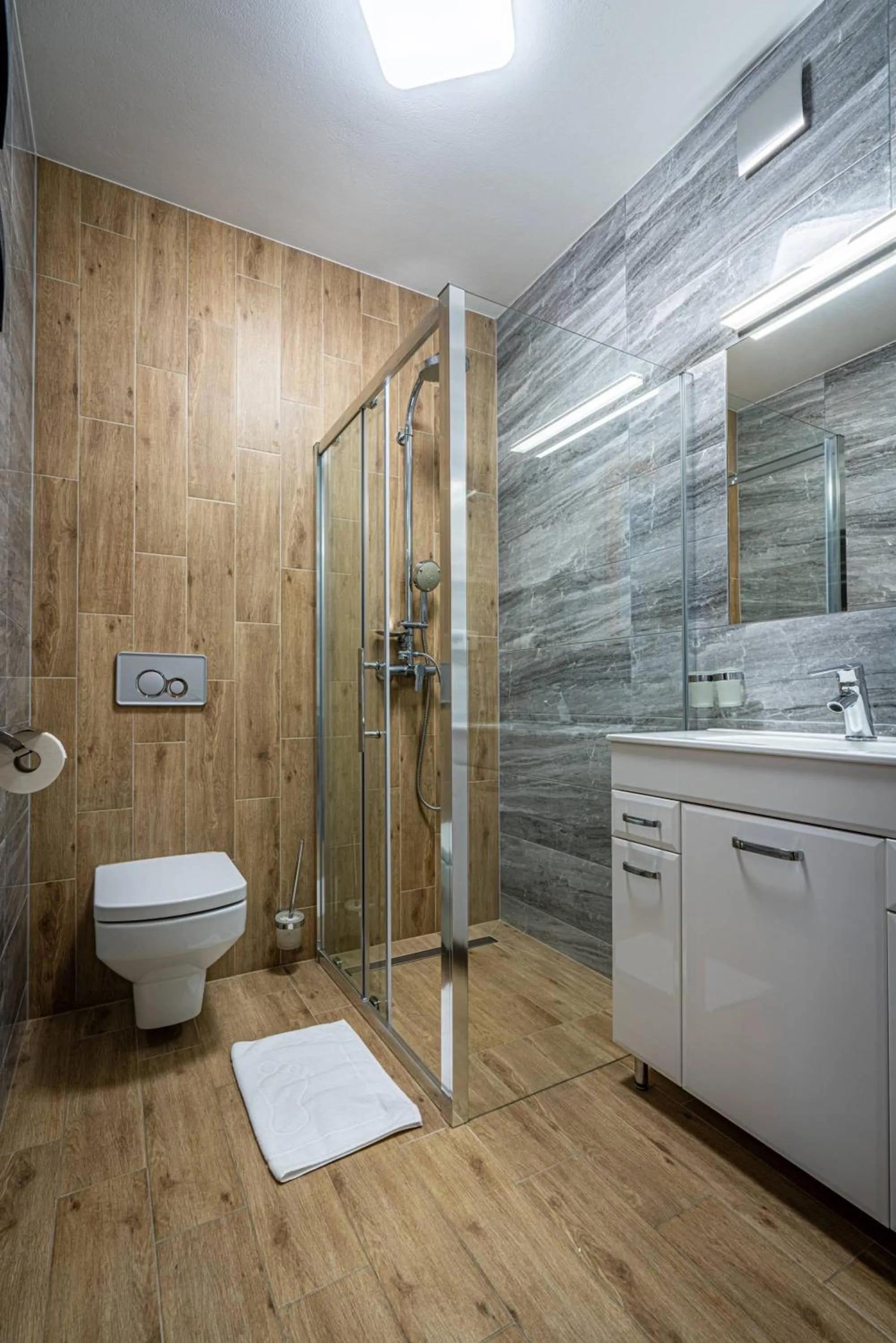 Shower in Rezydencja Markowy Dworek