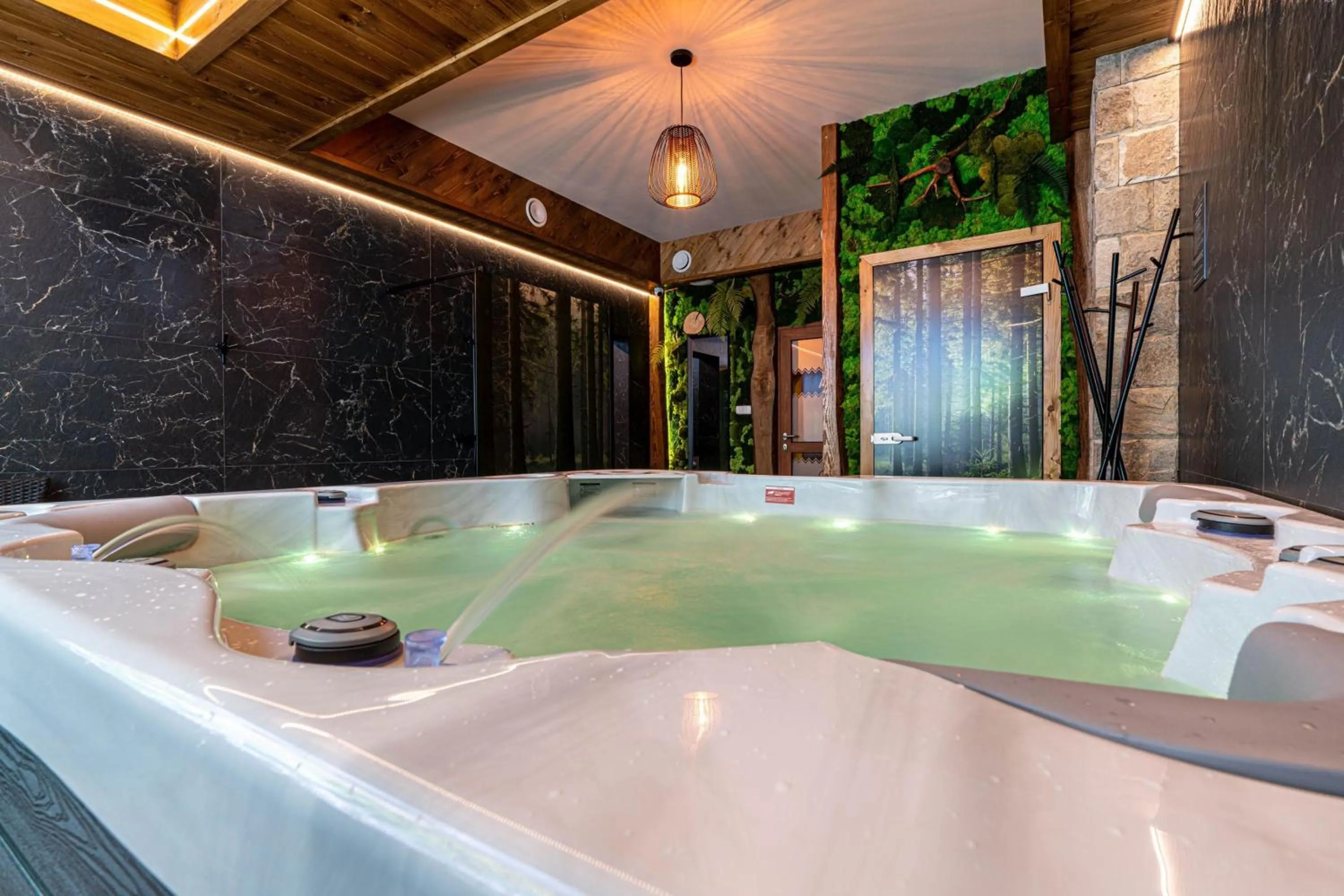 Hot Tub in Rezydencja Markowy Dworek