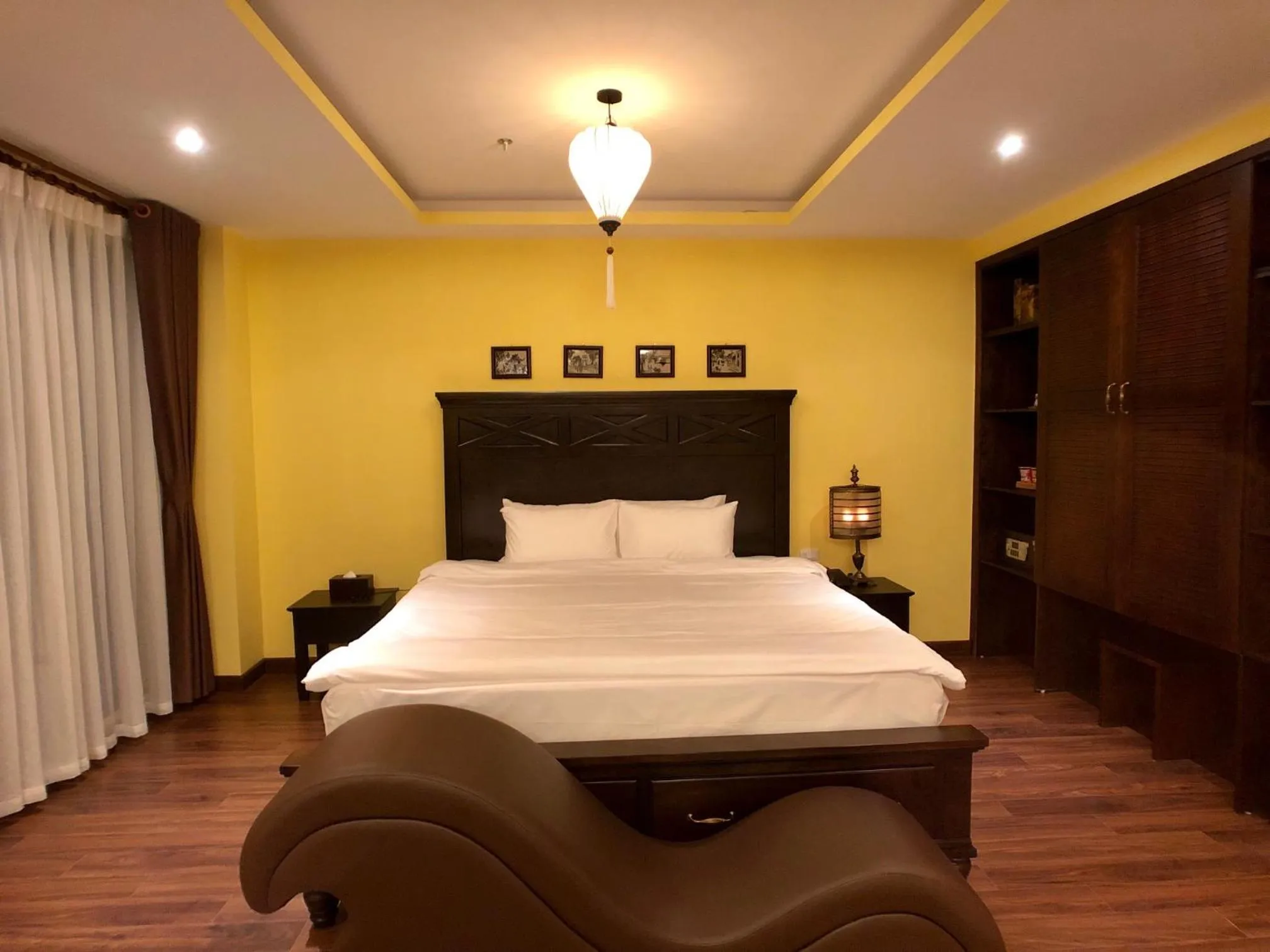 Bed in Le Grand Hanoi Hotel - The Oriental