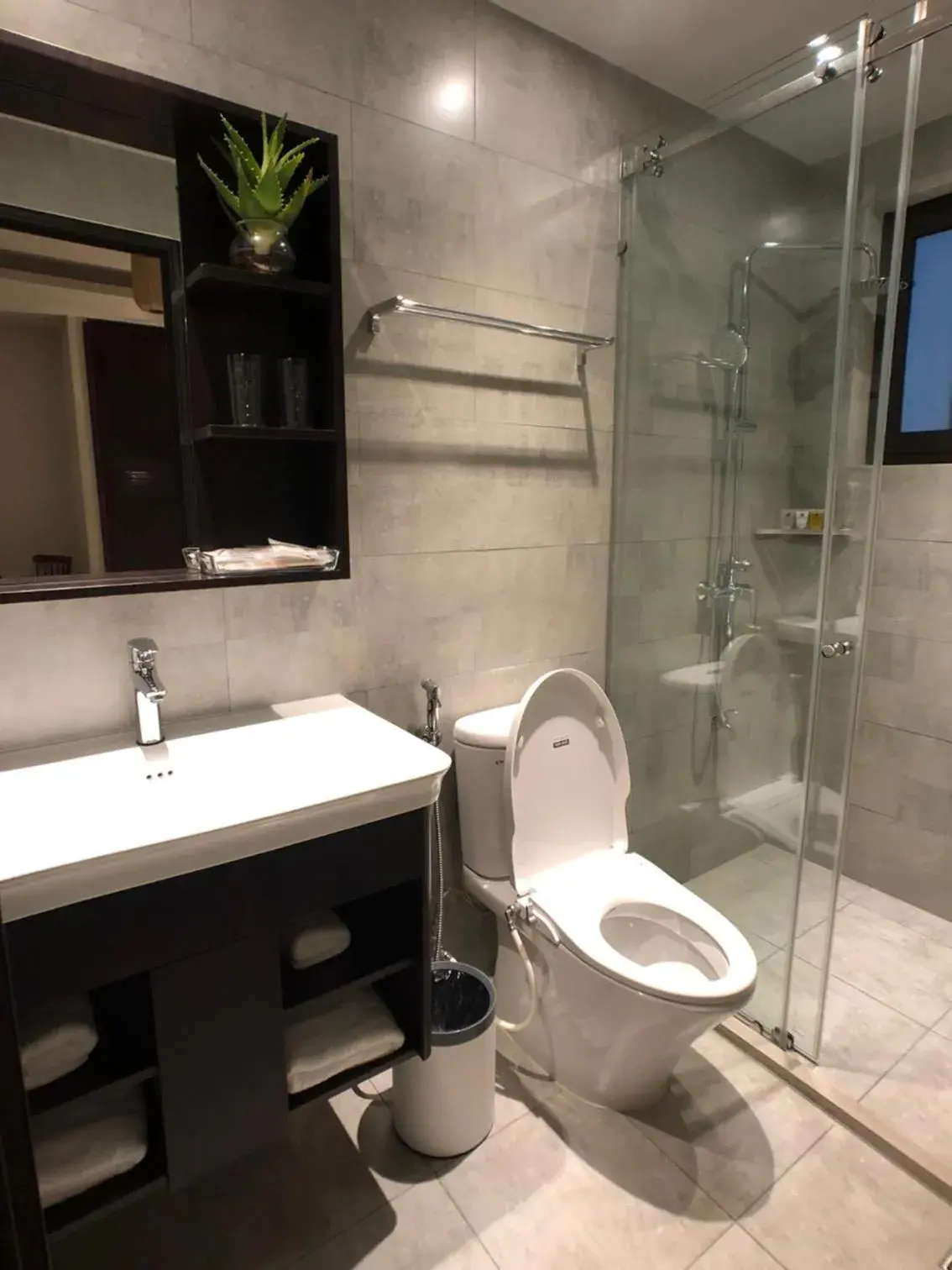 Deluxe Double or Twin Room - single occupancy in Le Grand Hanoi Hotel - The Oriental Deluxe Double or Twin Room - single occupancy in Le Grand Hanoi Hotel - The Oriental