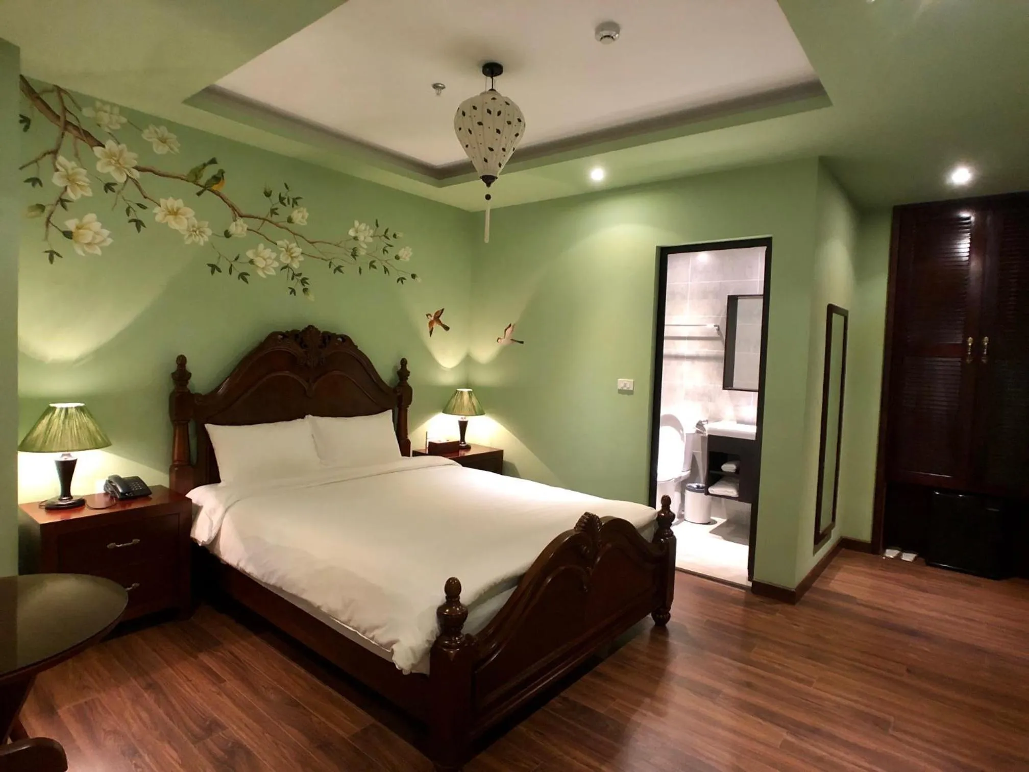 Bed in Le Grand Hanoi Hotel - The Oriental
