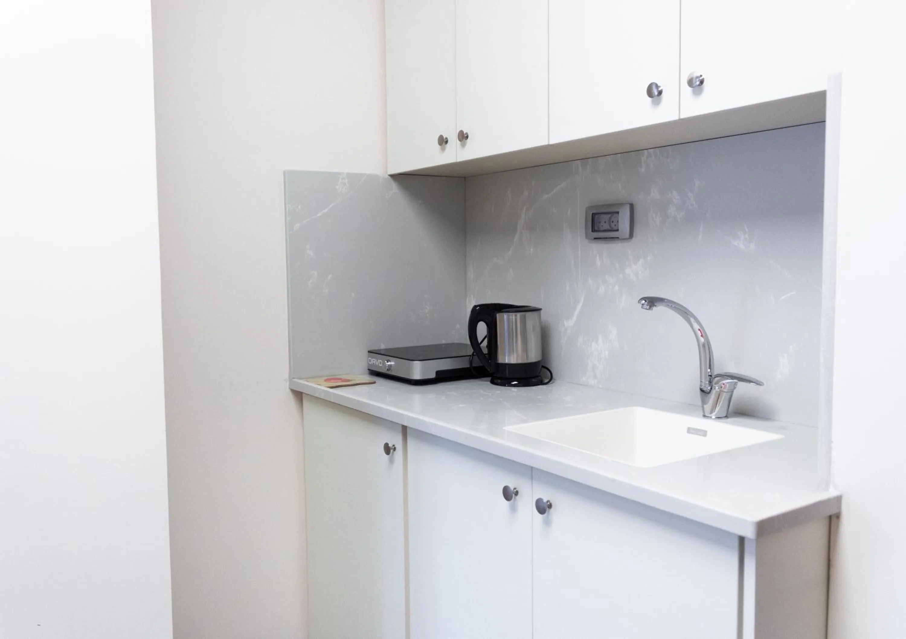 Coffee/tea facilities in Amwaj Apartments