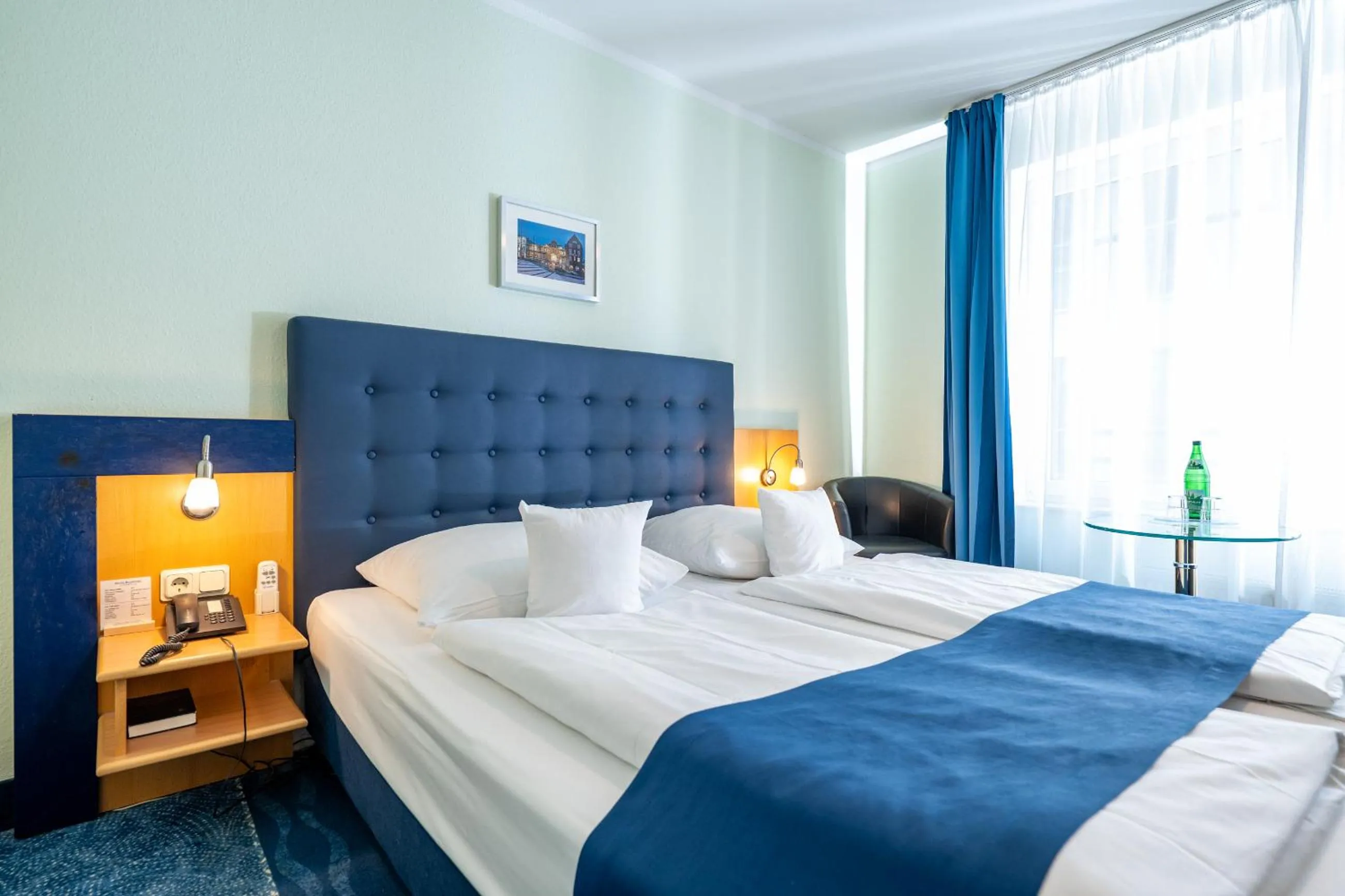 Photo of the whole room, Bed in Hotel Hanseport Hamburg