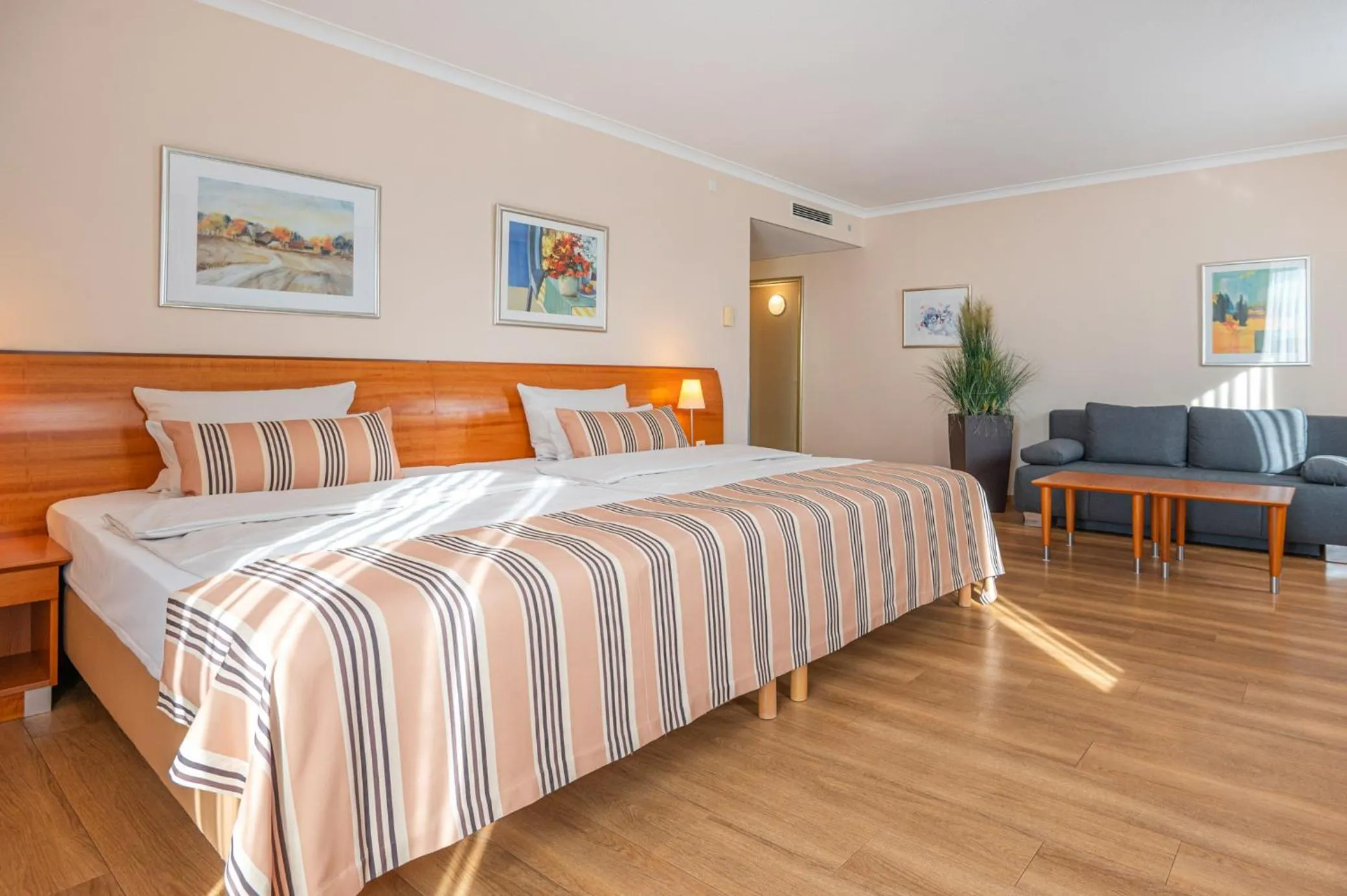 Photo of the whole room, Bed in PhiLeRo Hotel Köln