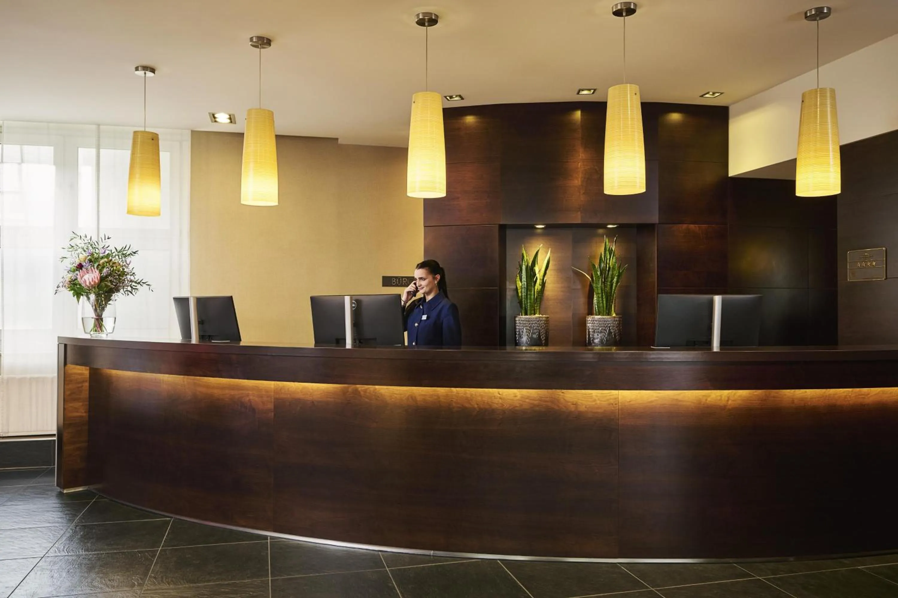 Lobby or reception in NH Düsseldorf Königsallee