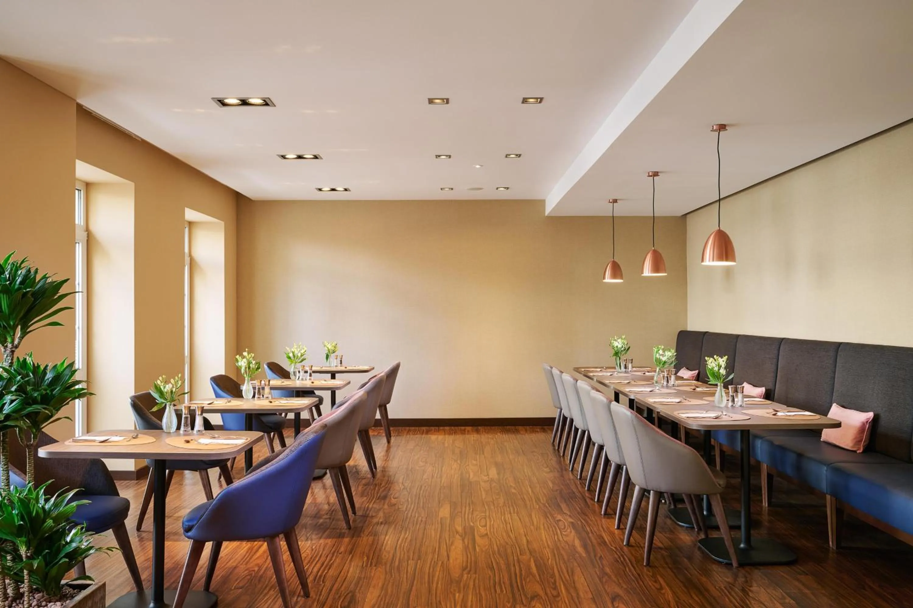 Restaurant/places to eat in NH Düsseldorf Königsallee