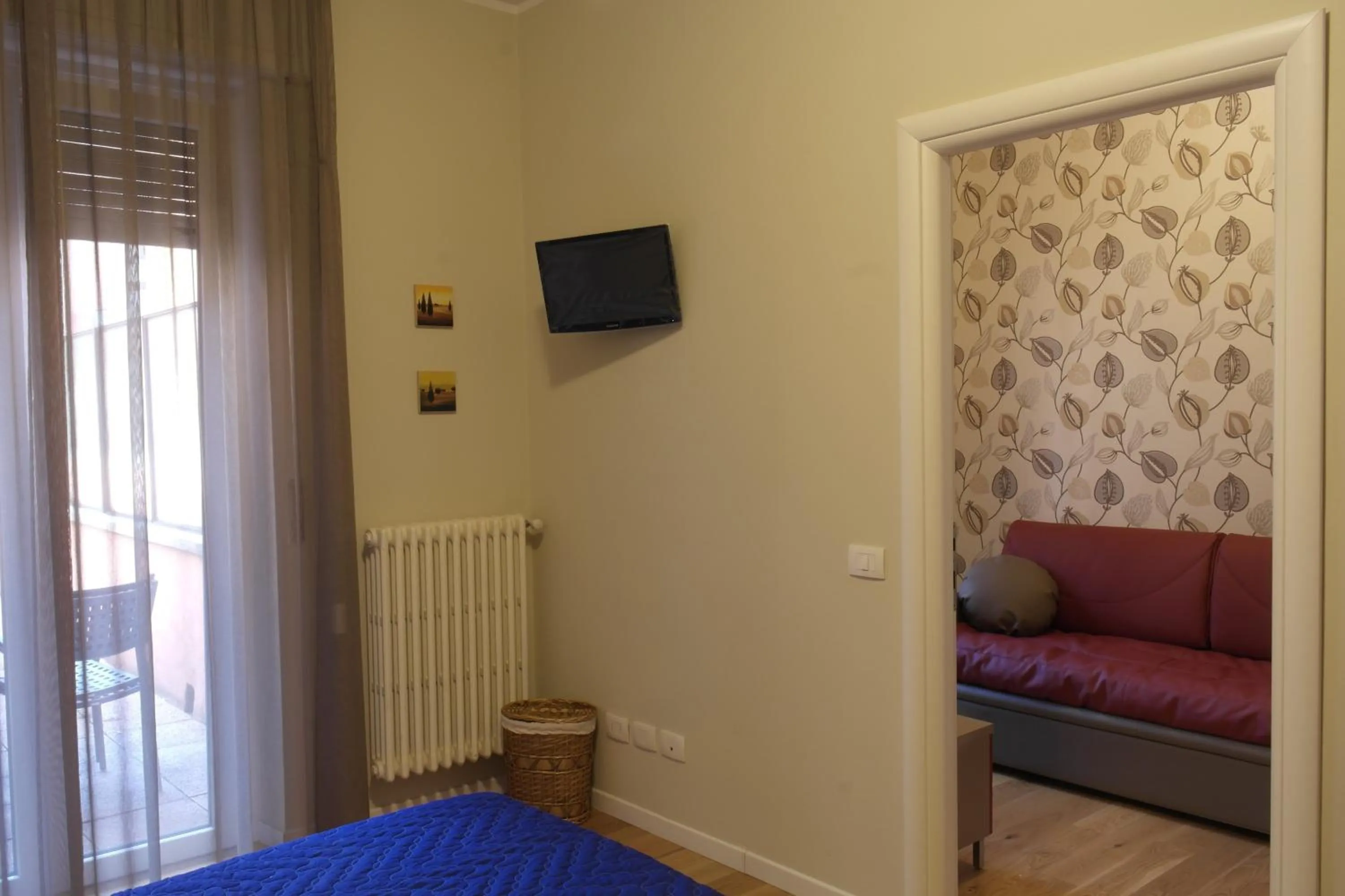 Photo of the whole room in By Fralillo