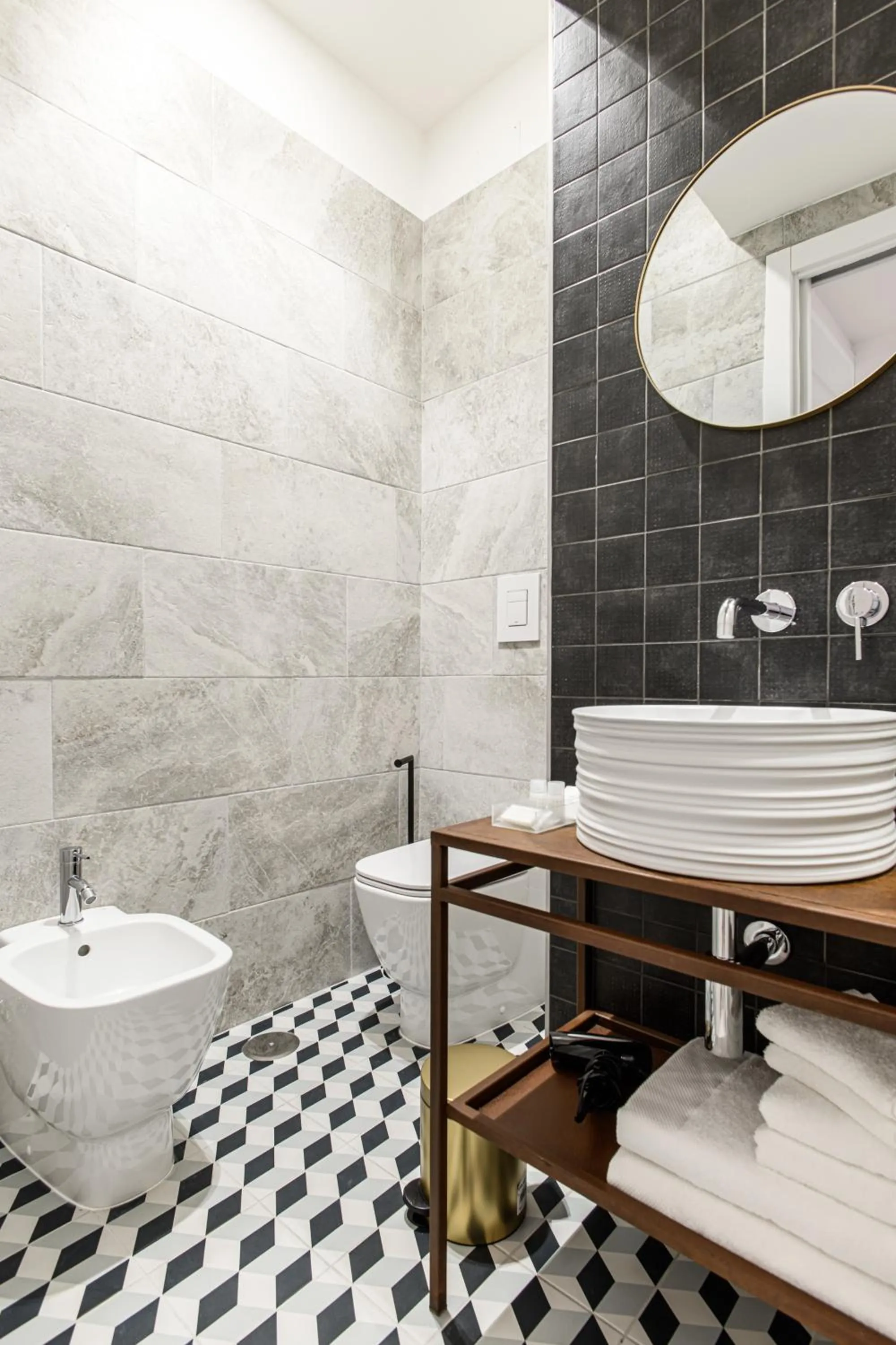 Bathroom in FAGì Rooms In Naples