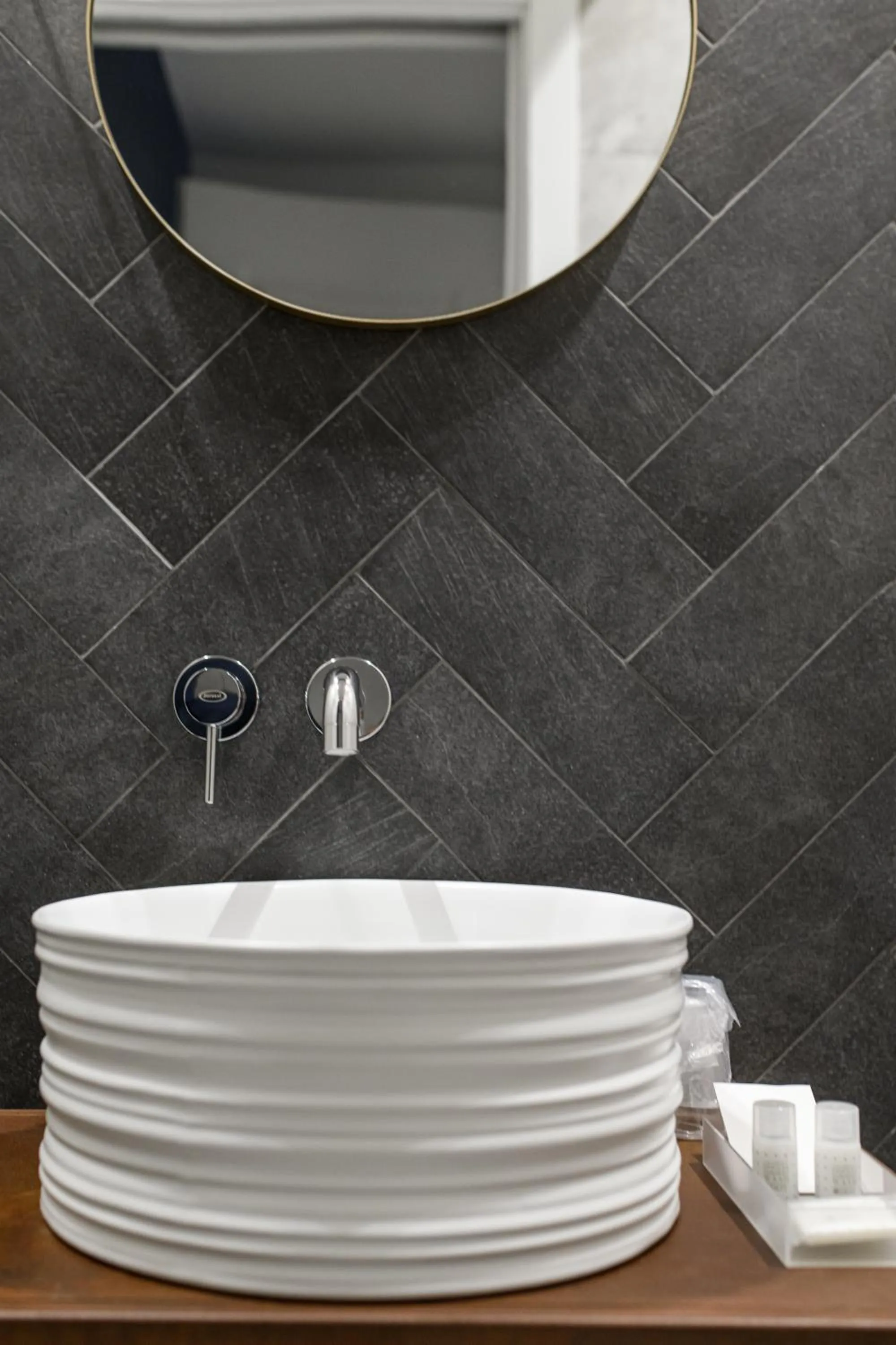 Bathroom in FAGì Rooms In Naples