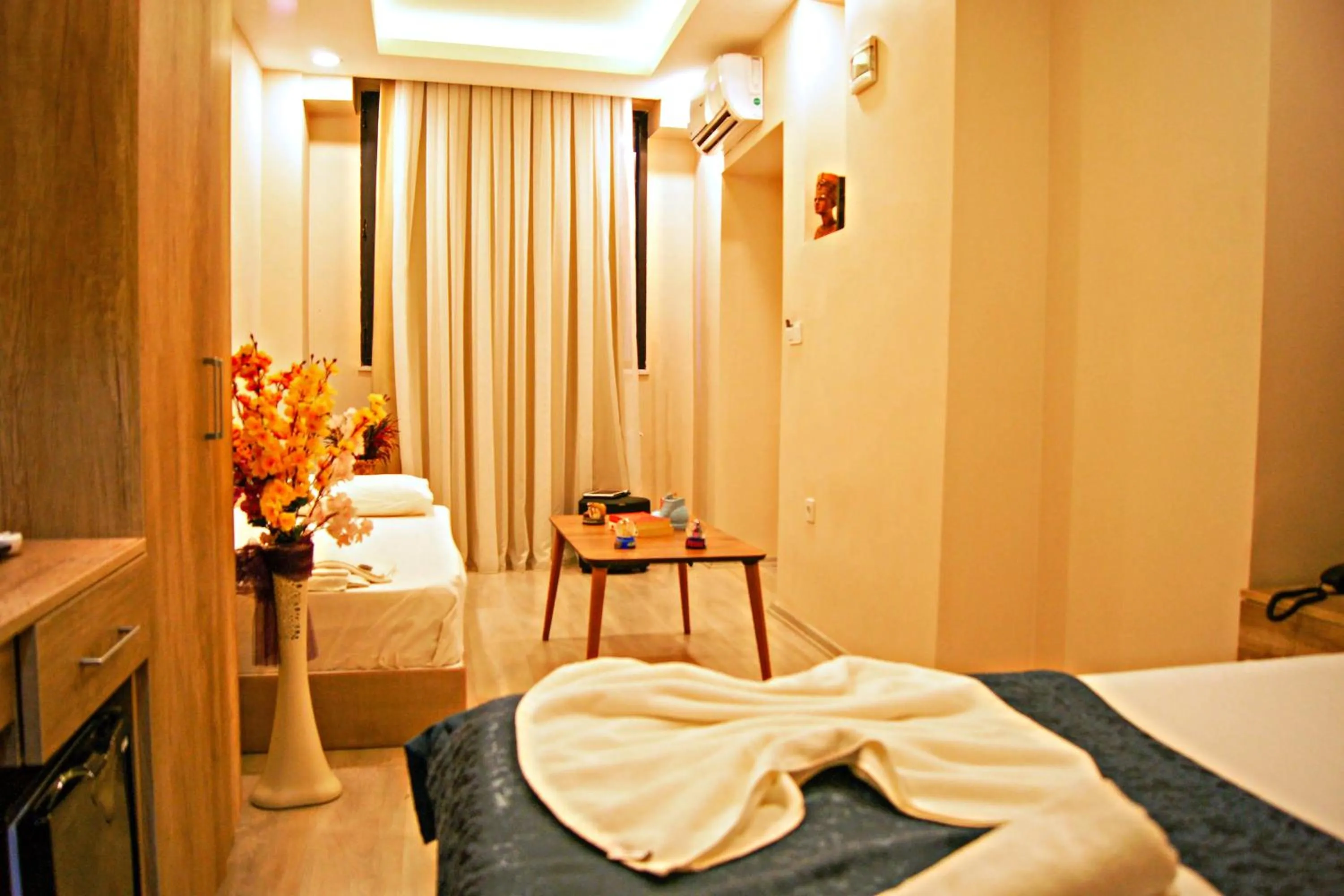 Photo of the whole room, Bed in Destinia Pera