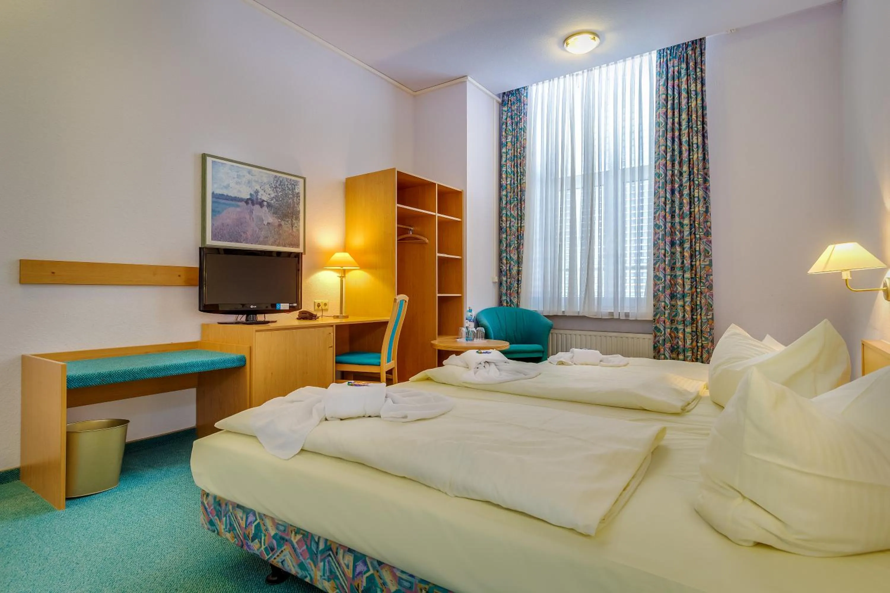 Photo of the whole room, Bed in Hotel Alte Klavierfabrik Meißen