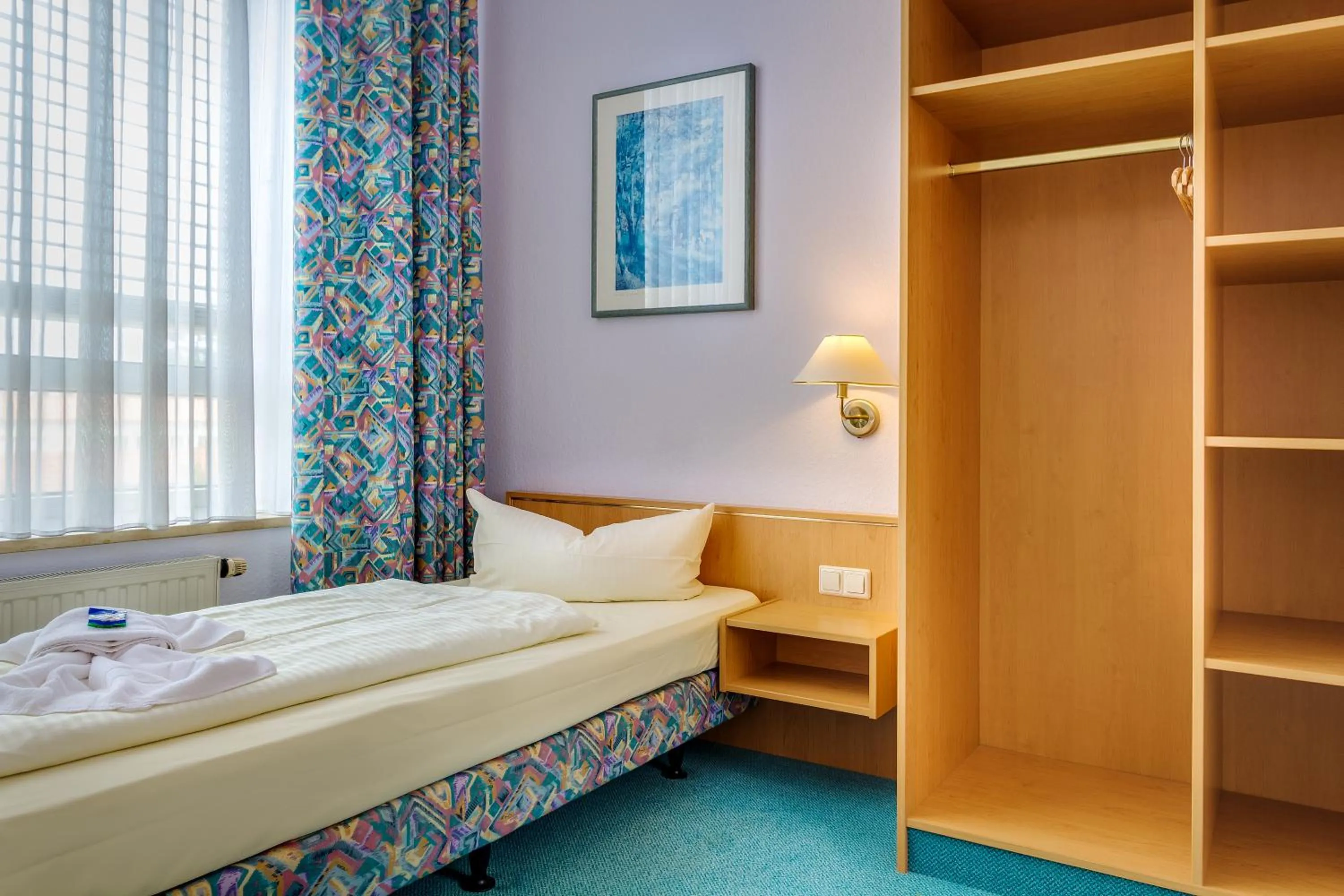 Photo of the whole room, Bed in Hotel Alte Klavierfabrik Meißen