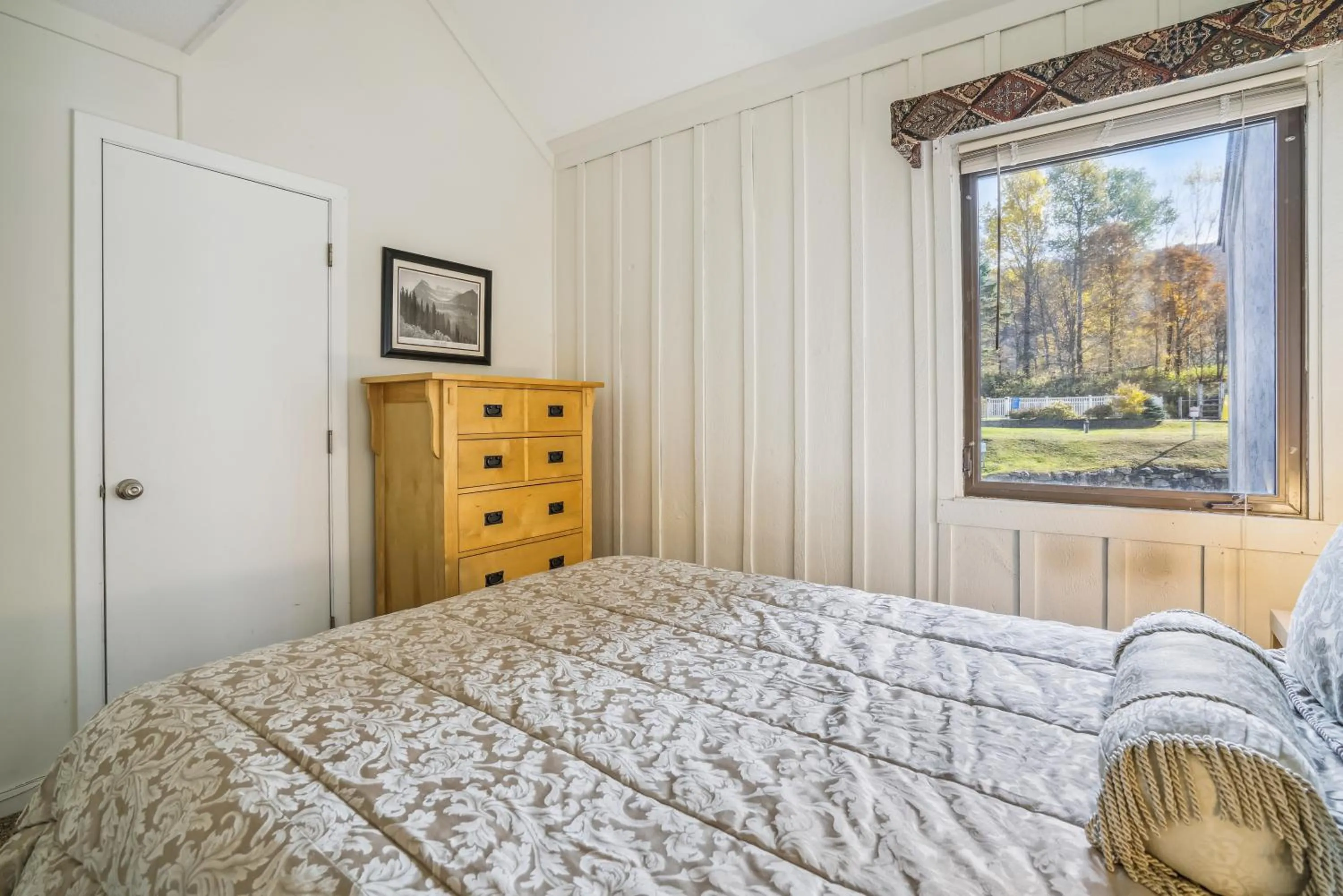 Bed in Three bedroom condo, Ski home Whiffletree E7