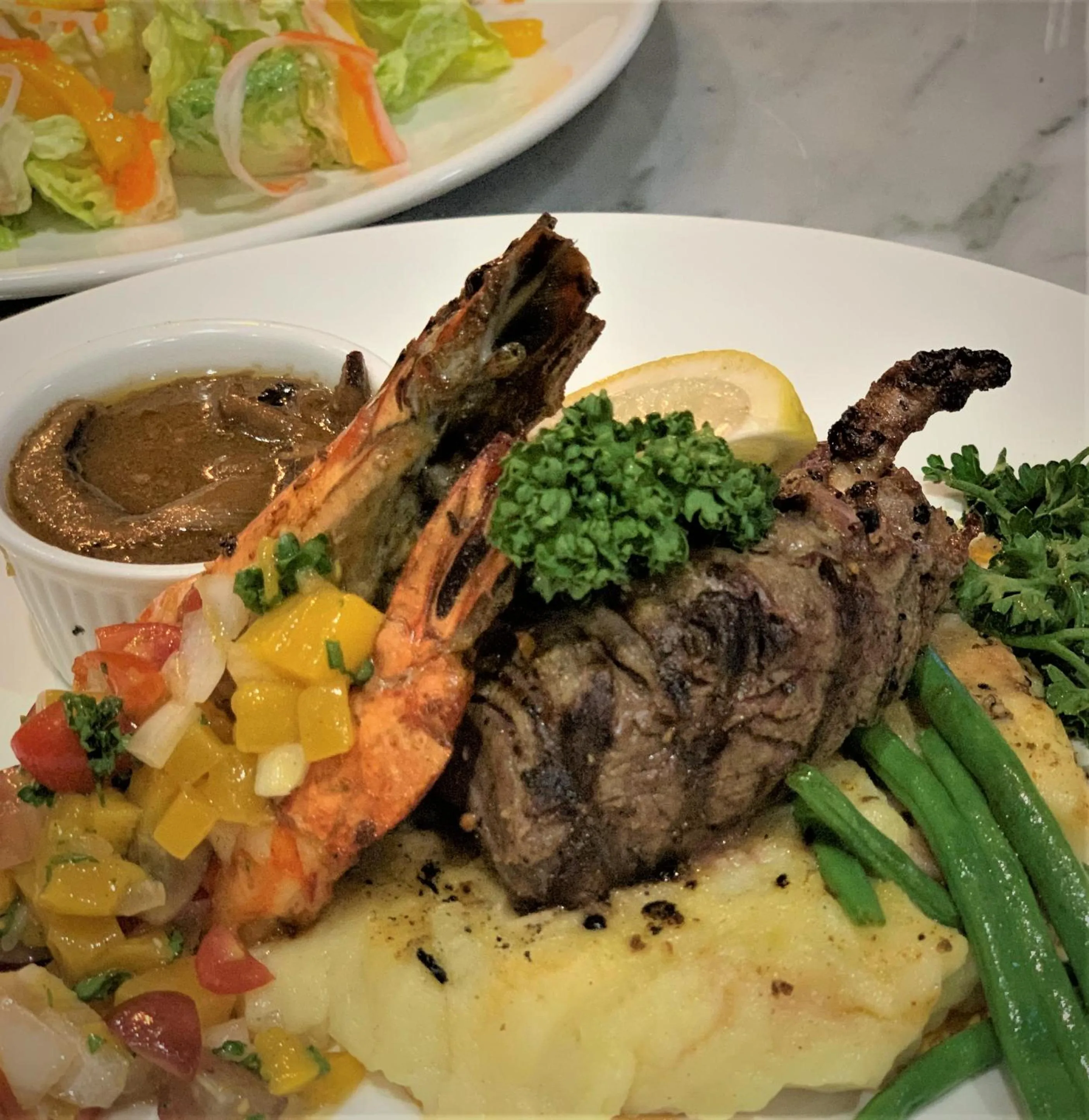 Restaurant/places to eat in Capitol Hill Hotel and Suites