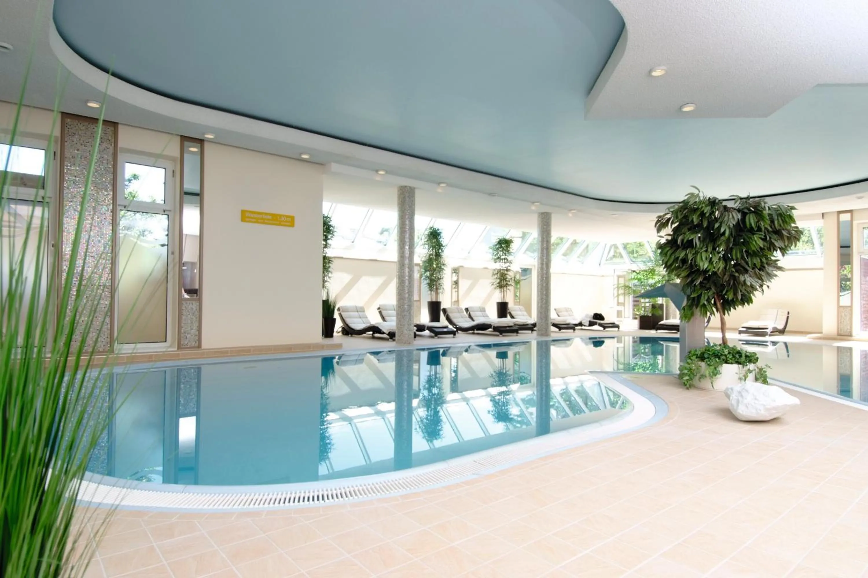 Swimming pool in Das Schokoladenhotel