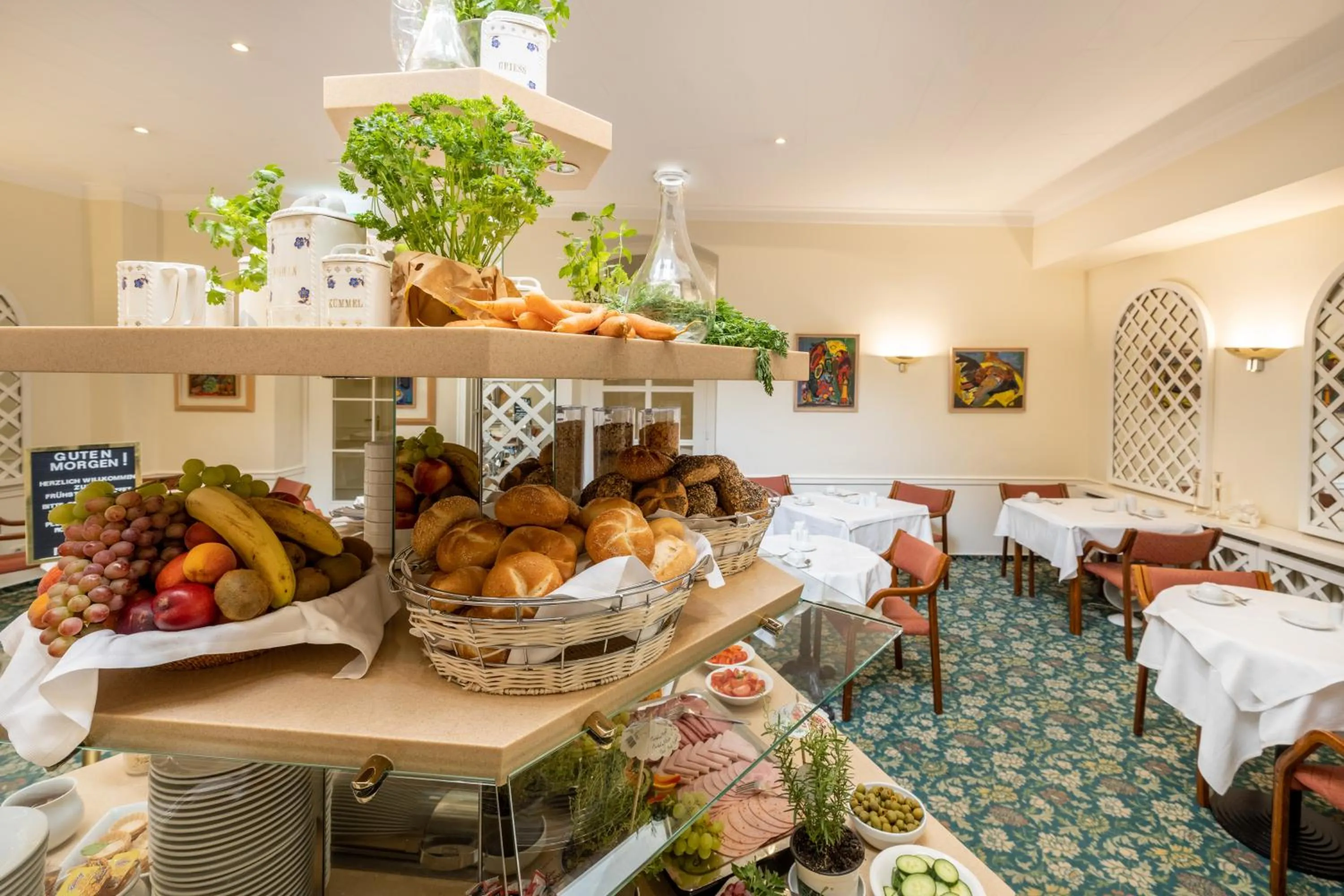 Breakfast in Hotel Kronprinz Berlin