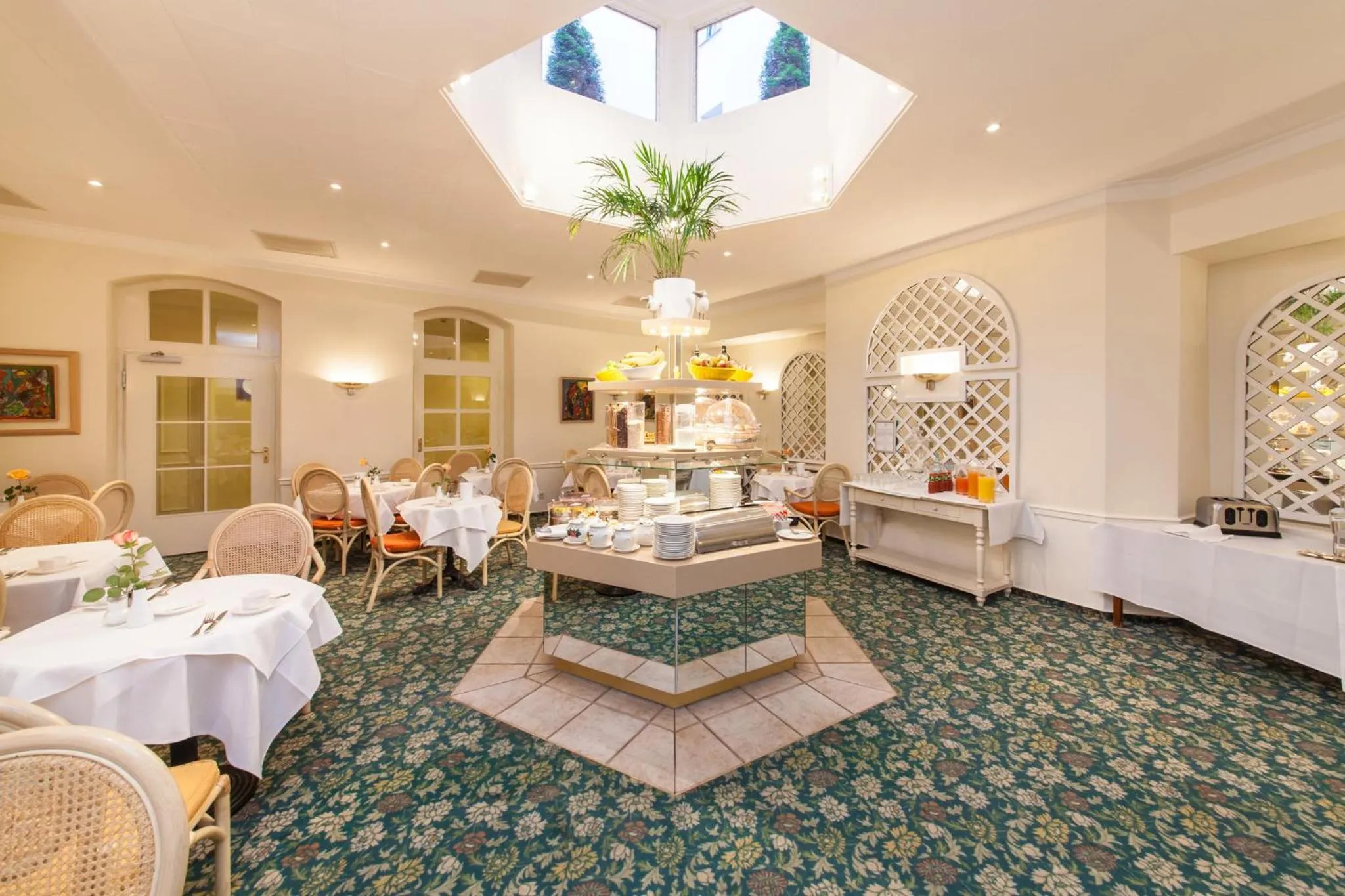 Restaurant/places to eat in Garner Hotel Berlin - Messe by IHG