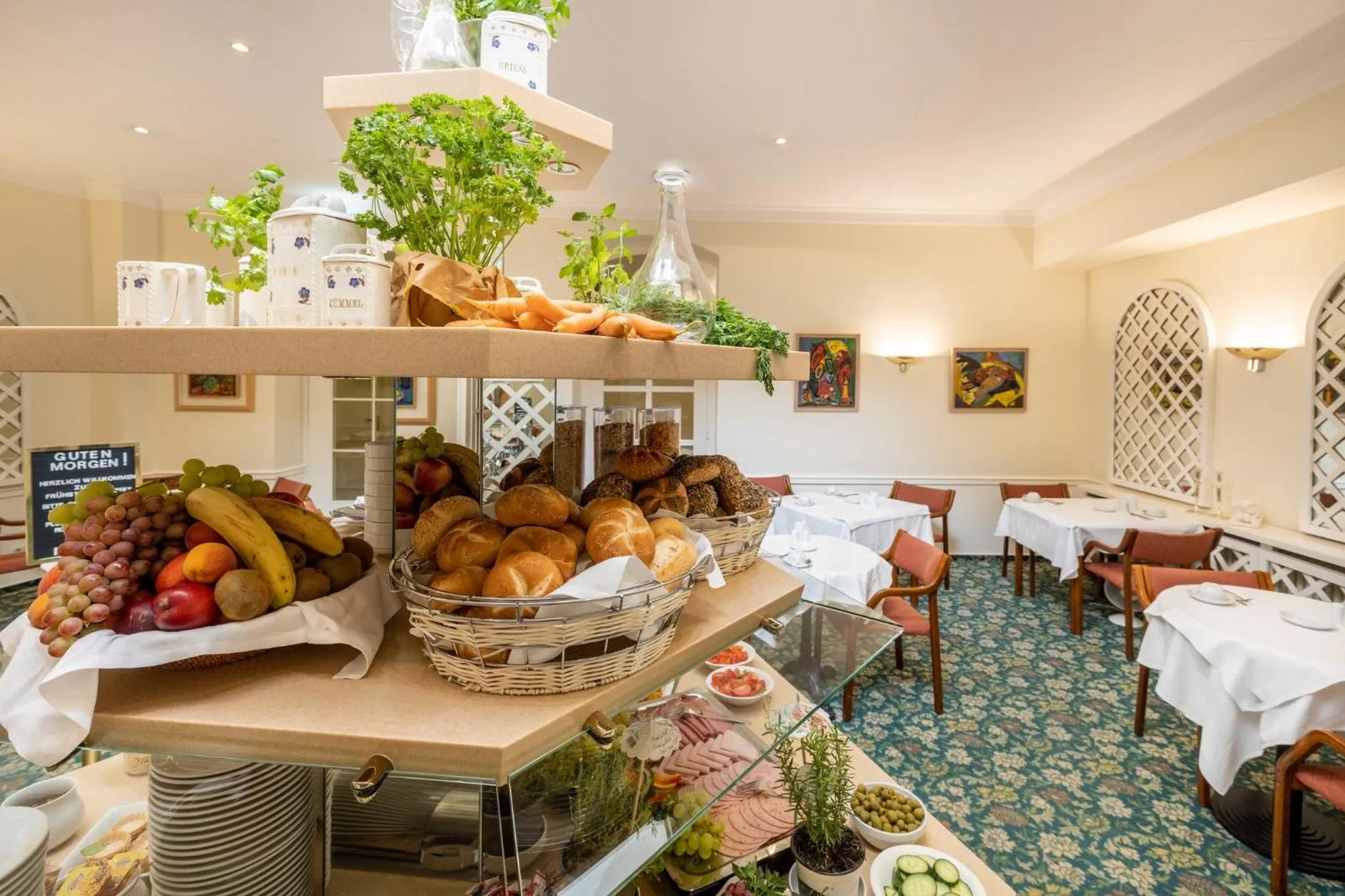 Restaurant/places to eat in Garner Hotel Berlin - Messe by IHG