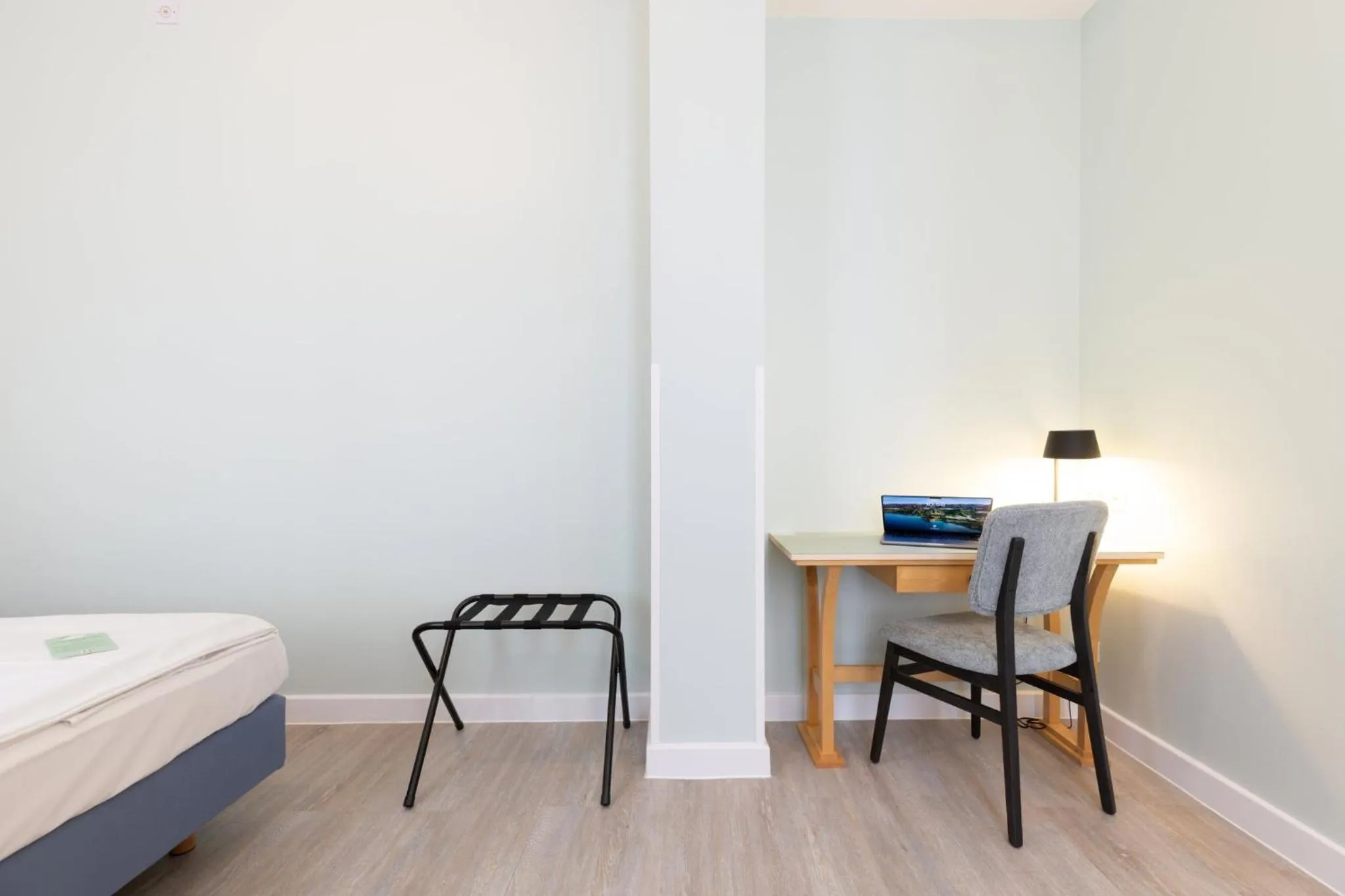 Photo of the whole room, Bed in Garner Hotel Berlin - Messe by IHG