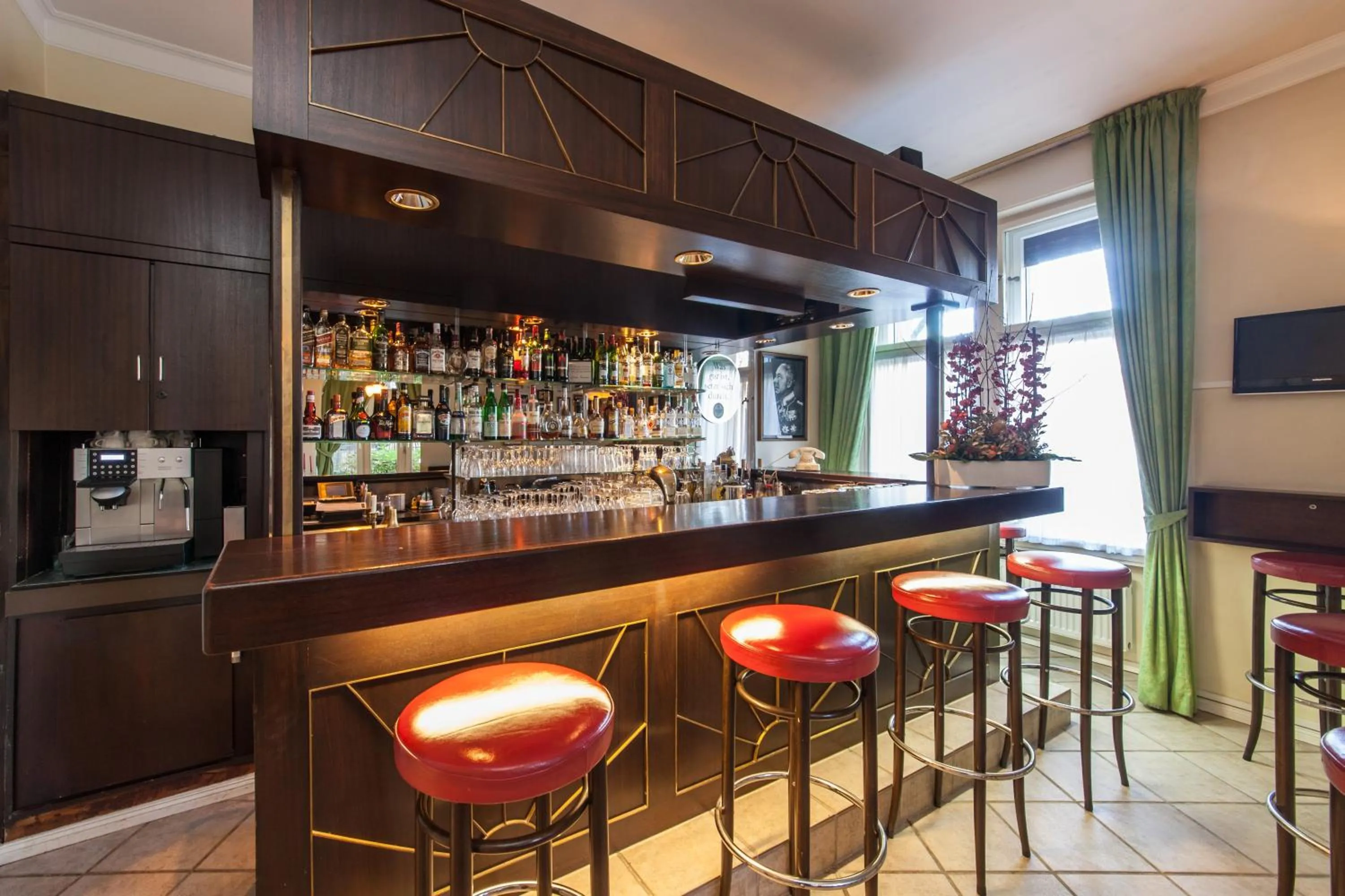 Lounge or bar in Garner Hotel Berlin - Messe by IHG