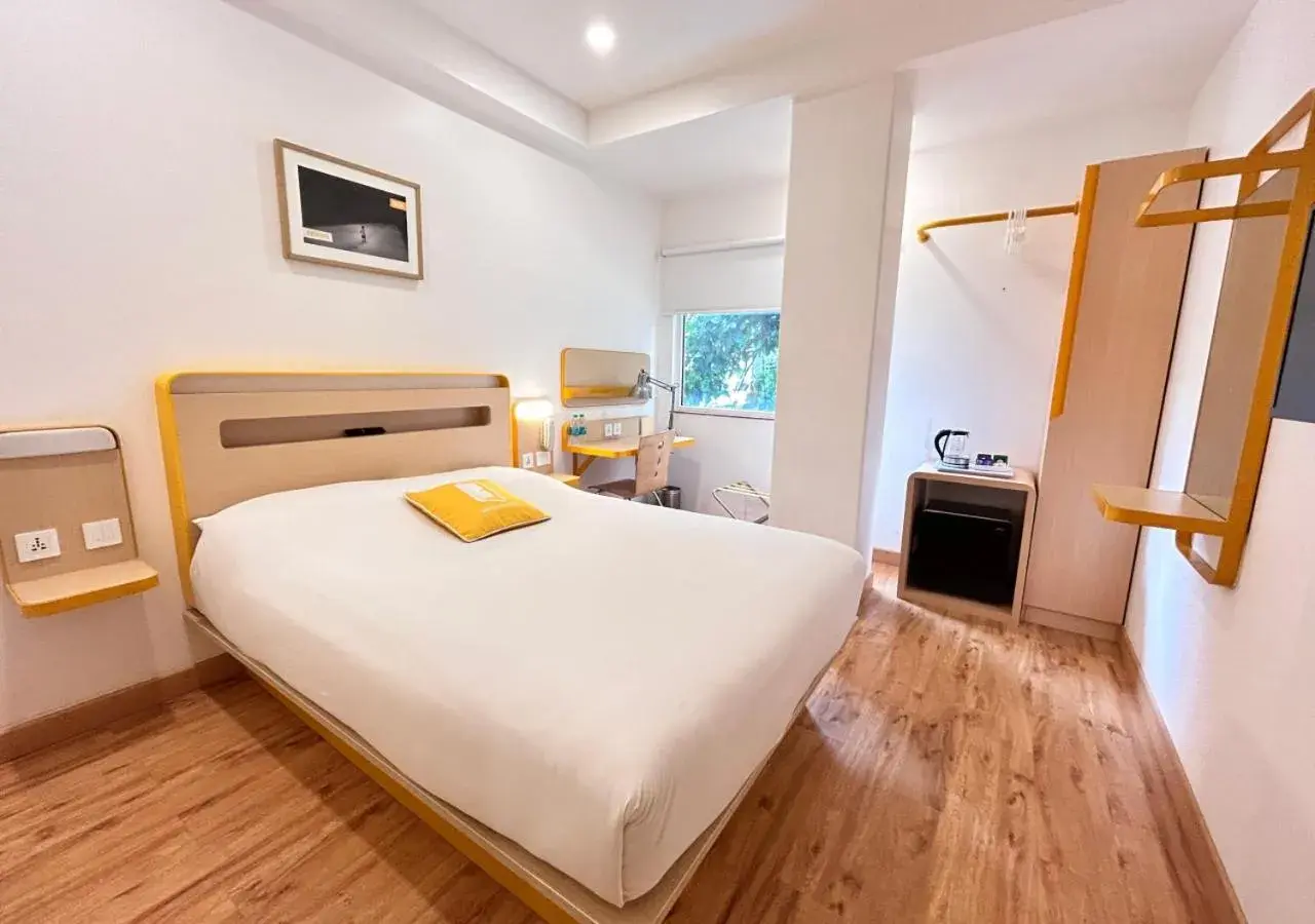 Executive Queen Room - single occupancy in bloomrooms @ City Centre Executive Queen Room - single occupancy in bloomrooms @ City Centre