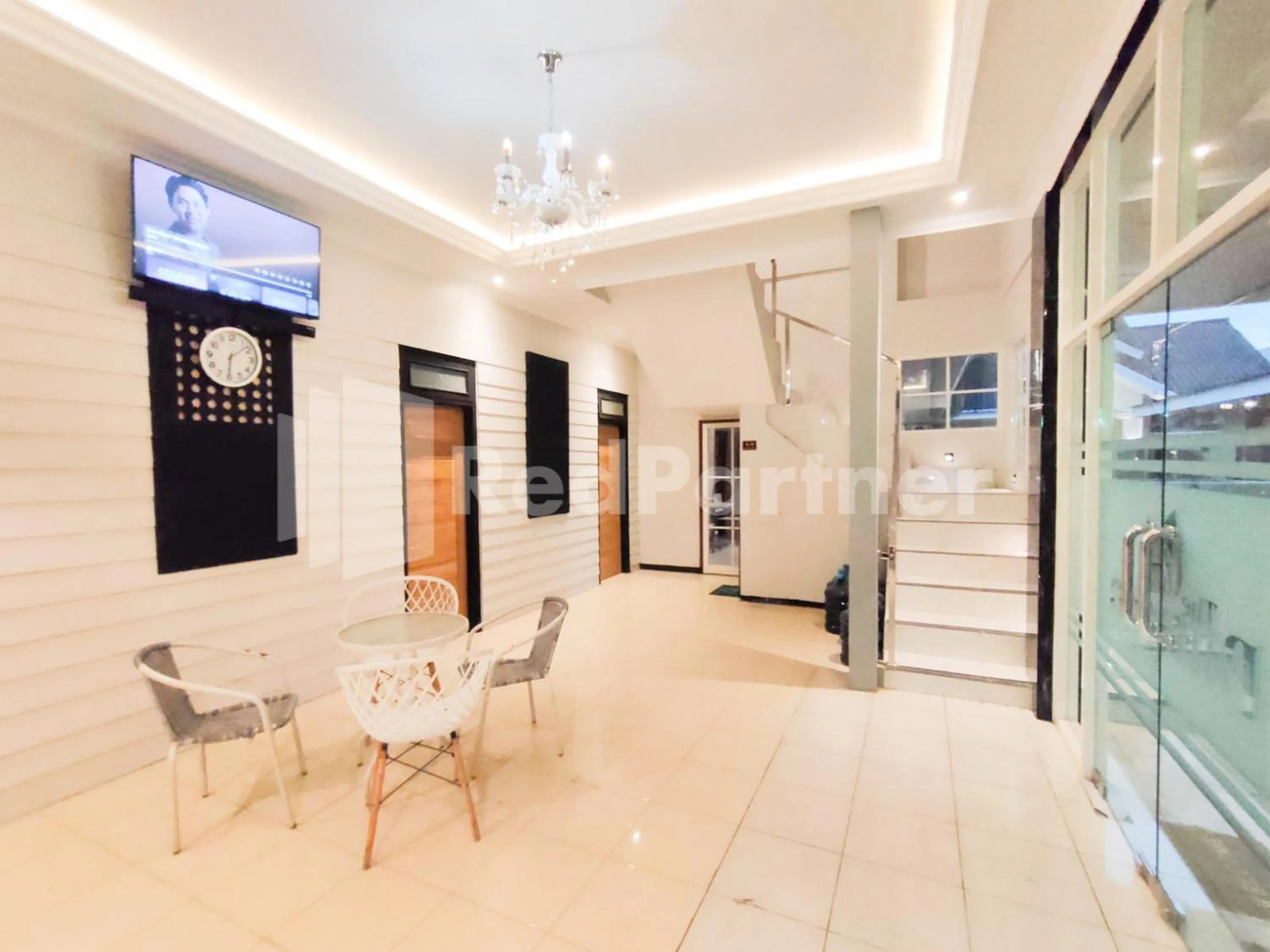 TV and multimedia in The Paragon Hotel Cilacap Redpartner