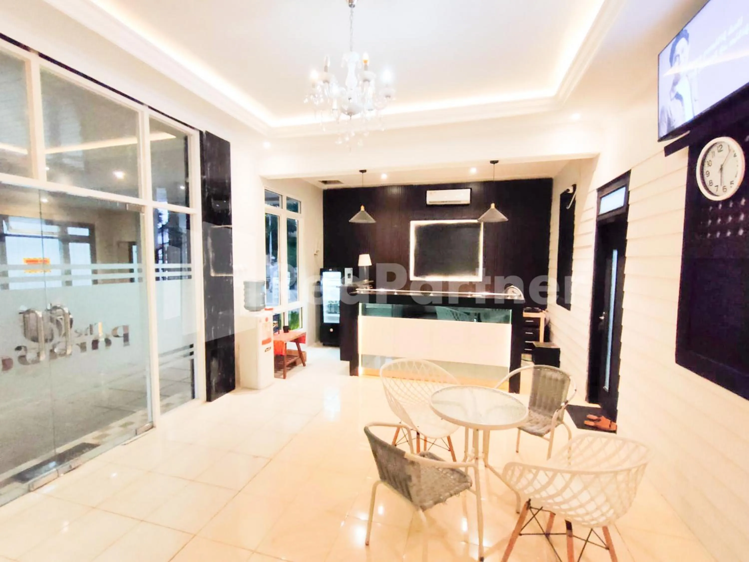 Lobby or reception in The Paragon Hotel Cilacap Redpartner