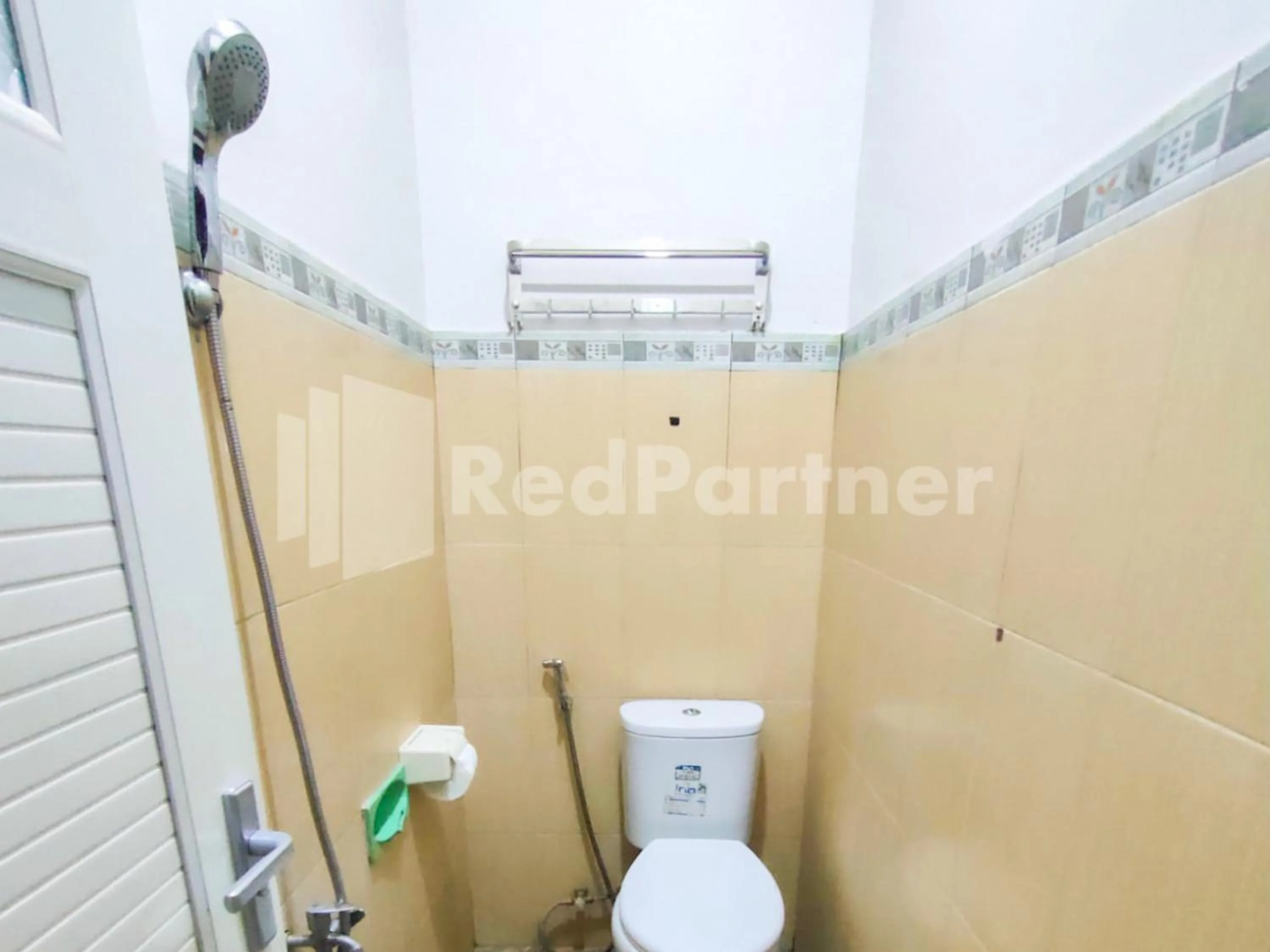 Bathroom in The Paragon Hotel Cilacap Redpartner