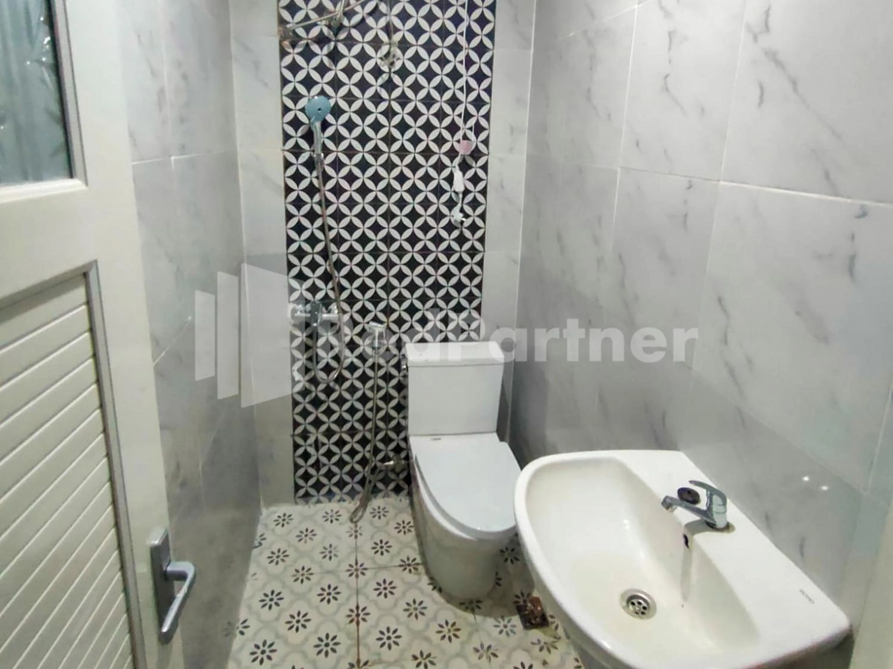 Bathroom in The Paragon Hotel Cilacap Redpartner