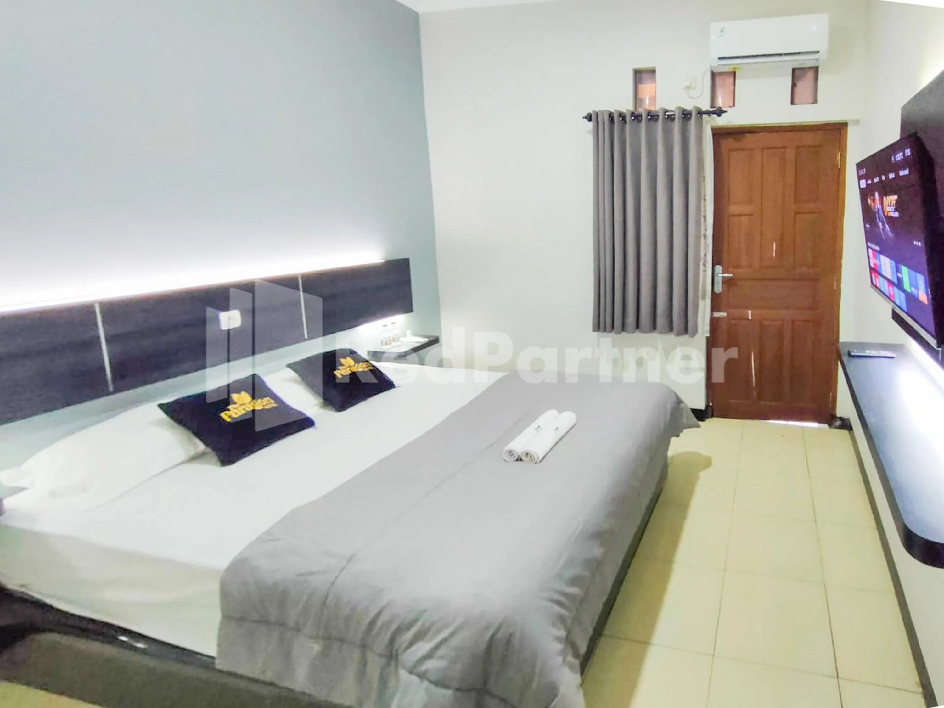 Bed in The Paragon Hotel Cilacap Redpartner